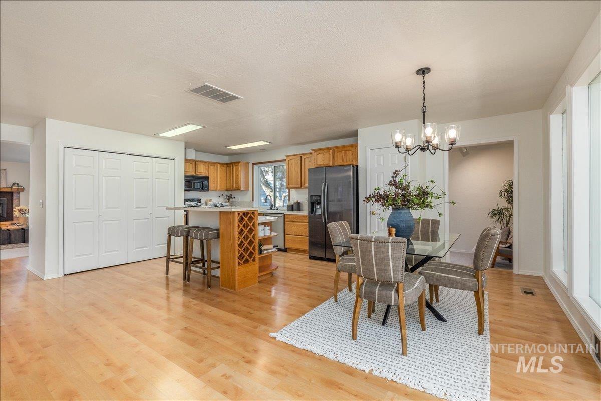1922 E Mortimer Drive