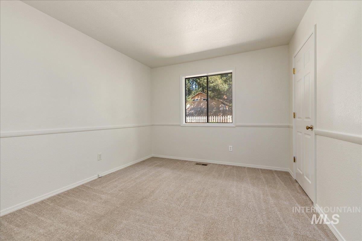 1922 E Mortimer Drive
