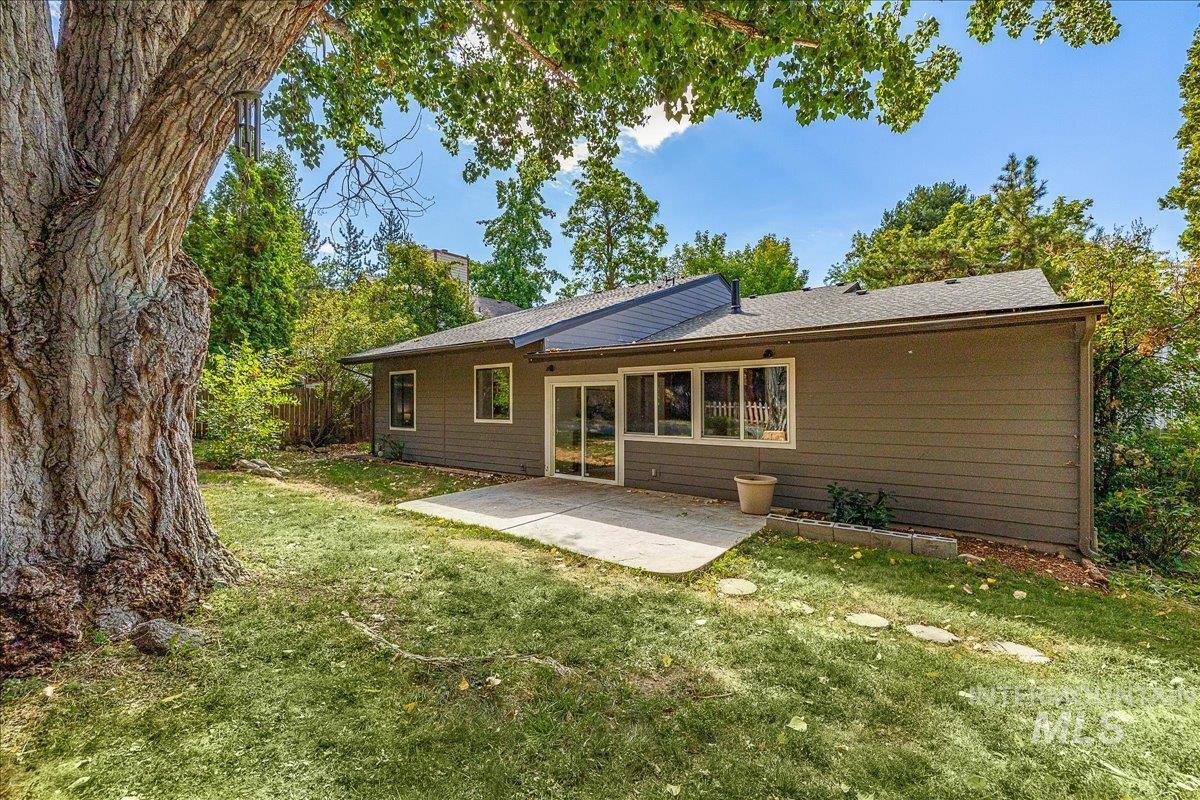 1922 E Mortimer Drive