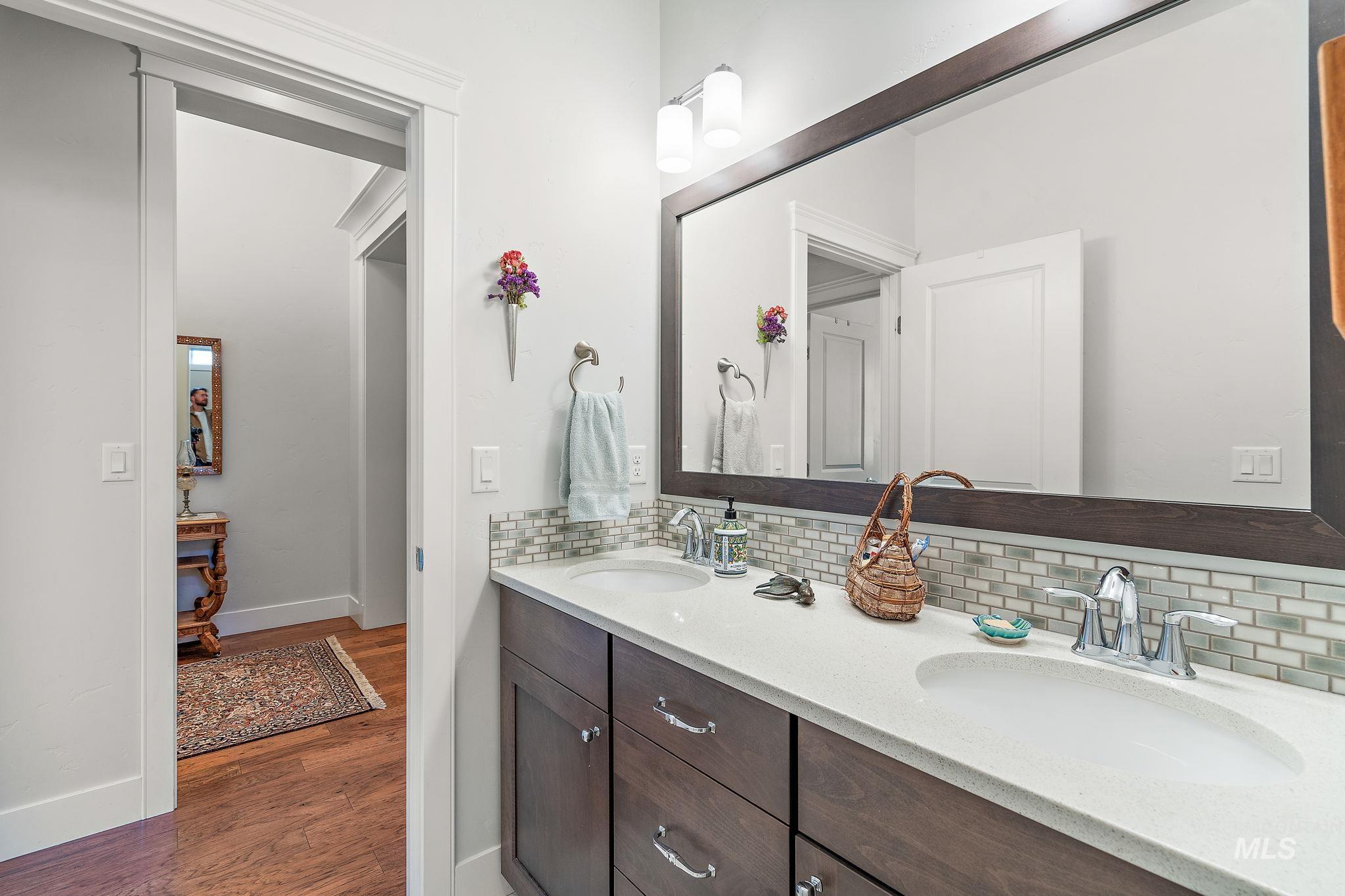5813 N Fenwick Ave