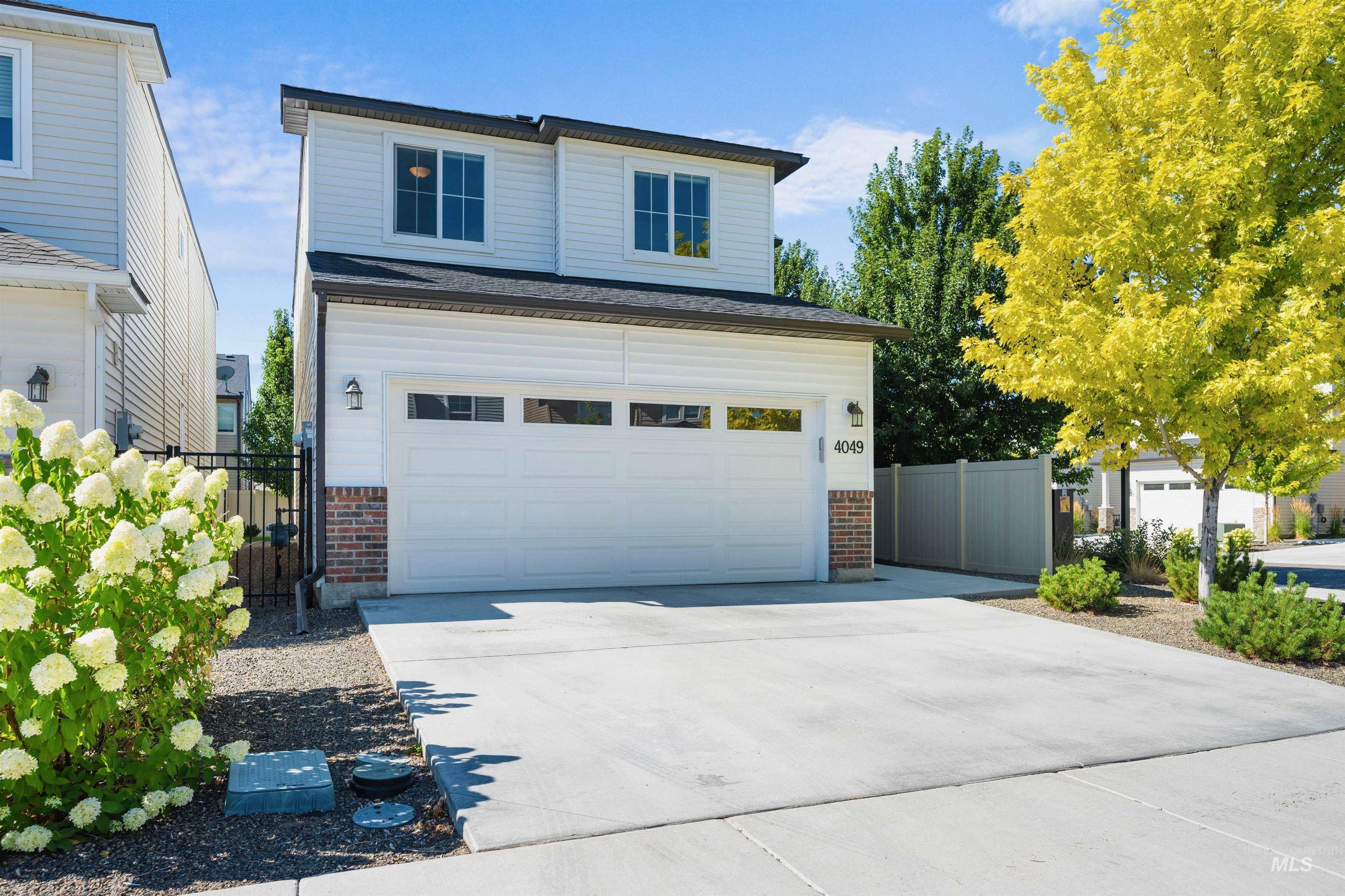 4049 E Esperanto Street
