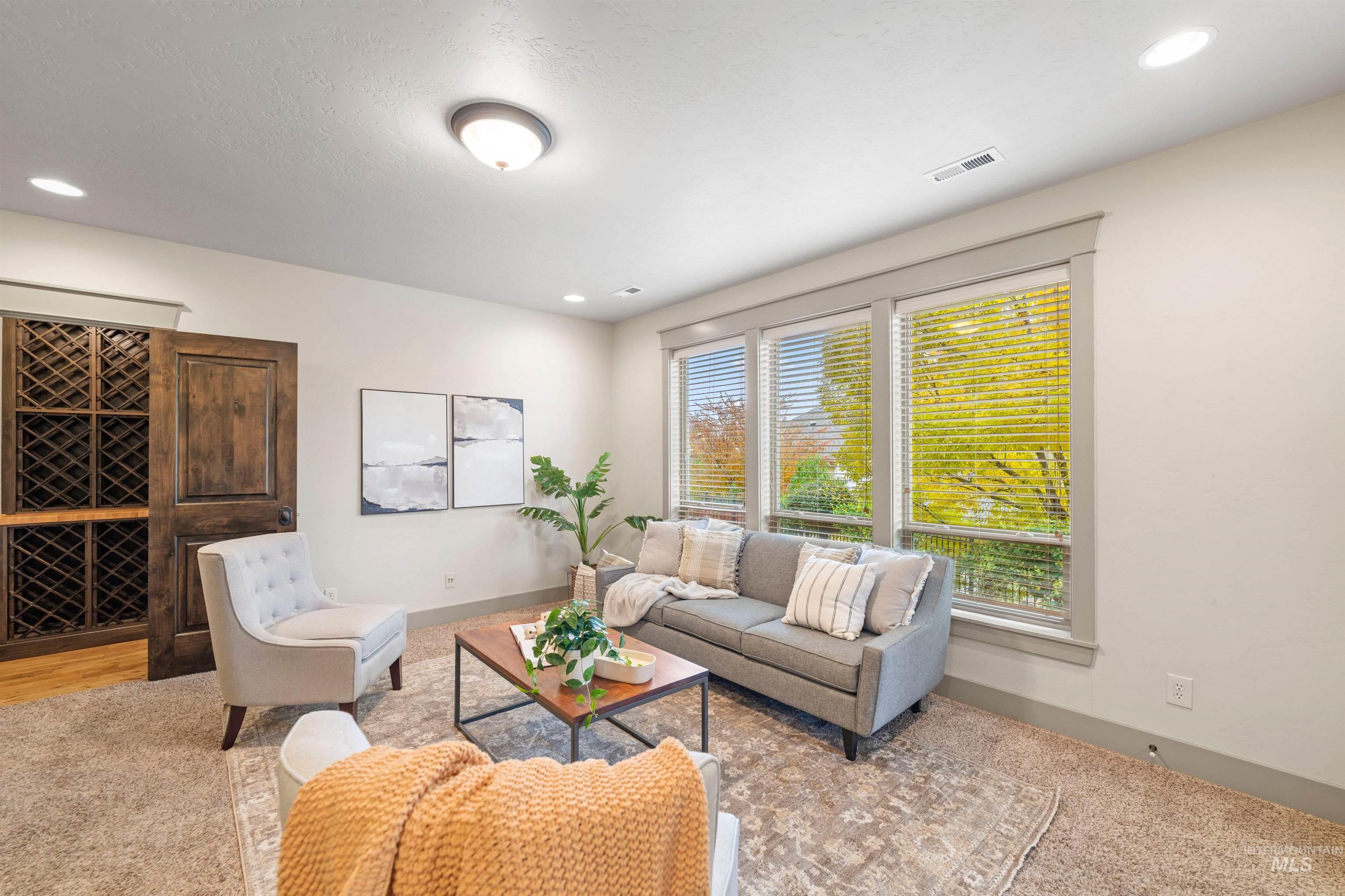 1008 E Insignia Drive