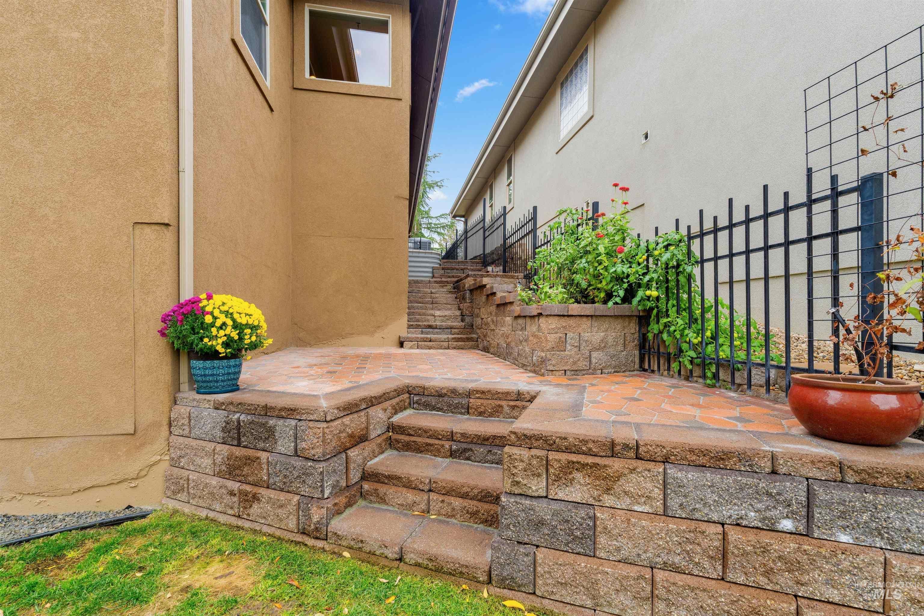 1008 E Insignia Drive