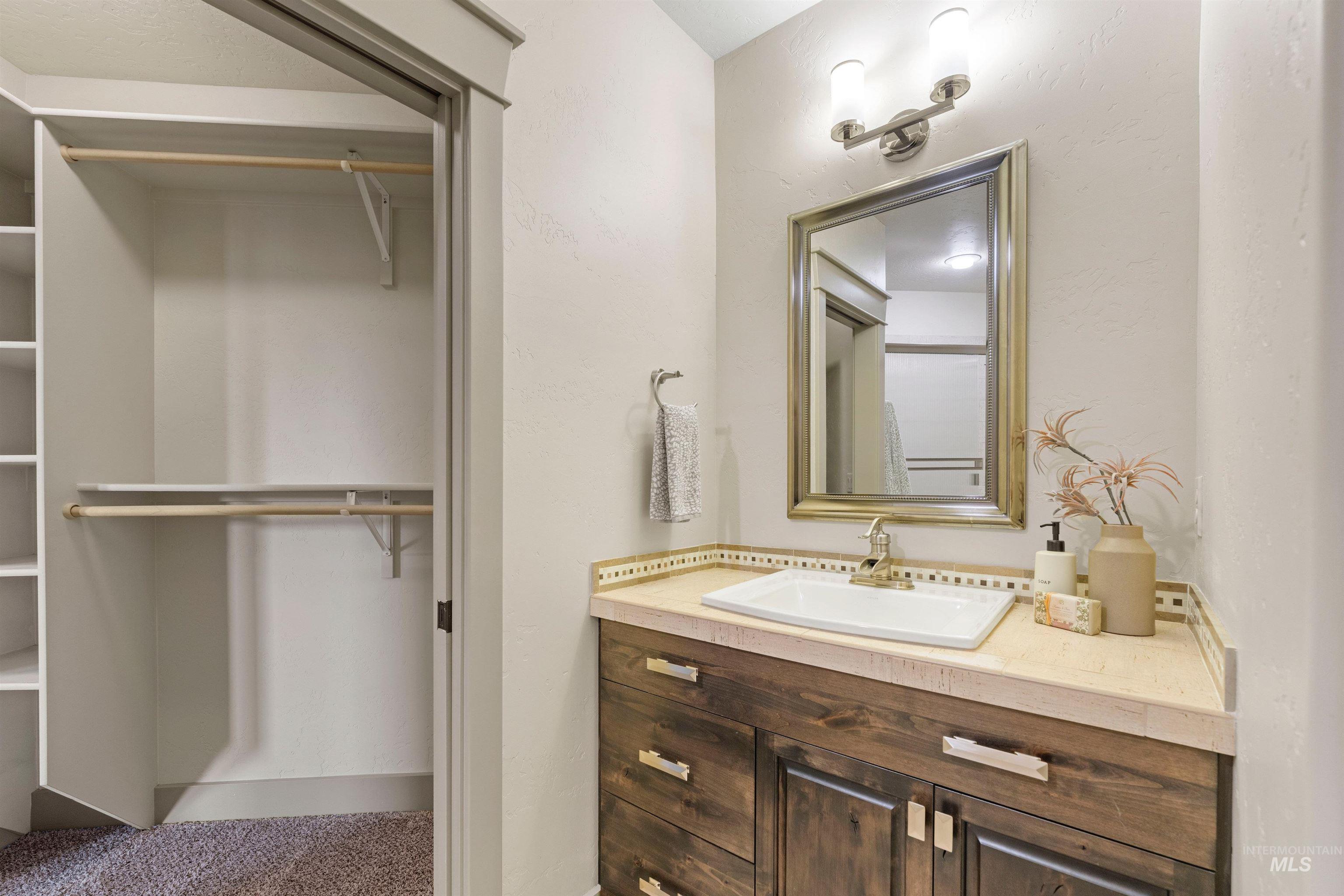 1008 E Insignia Drive