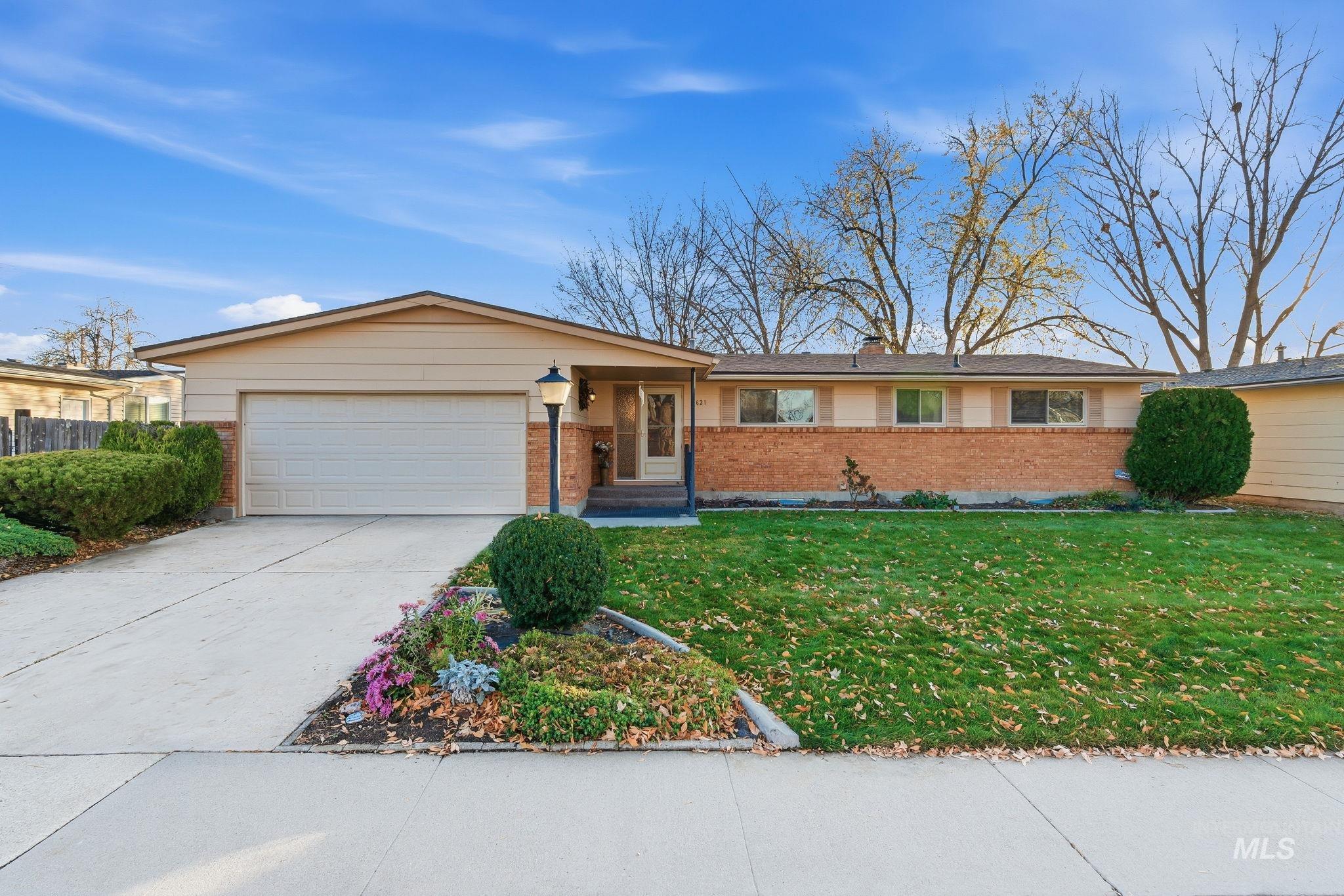 5621 W Centerbrook Dr
