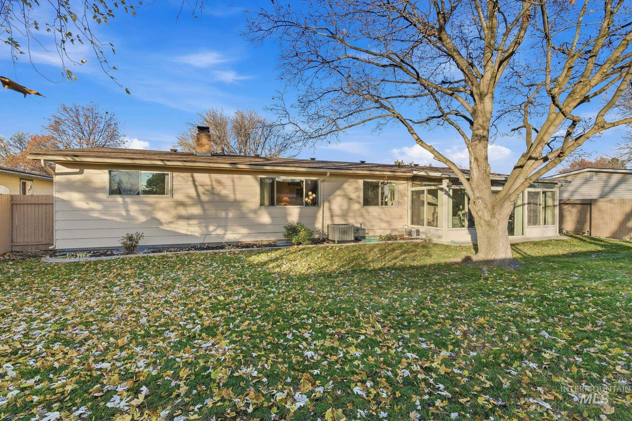 5621 W Centerbrook Dr