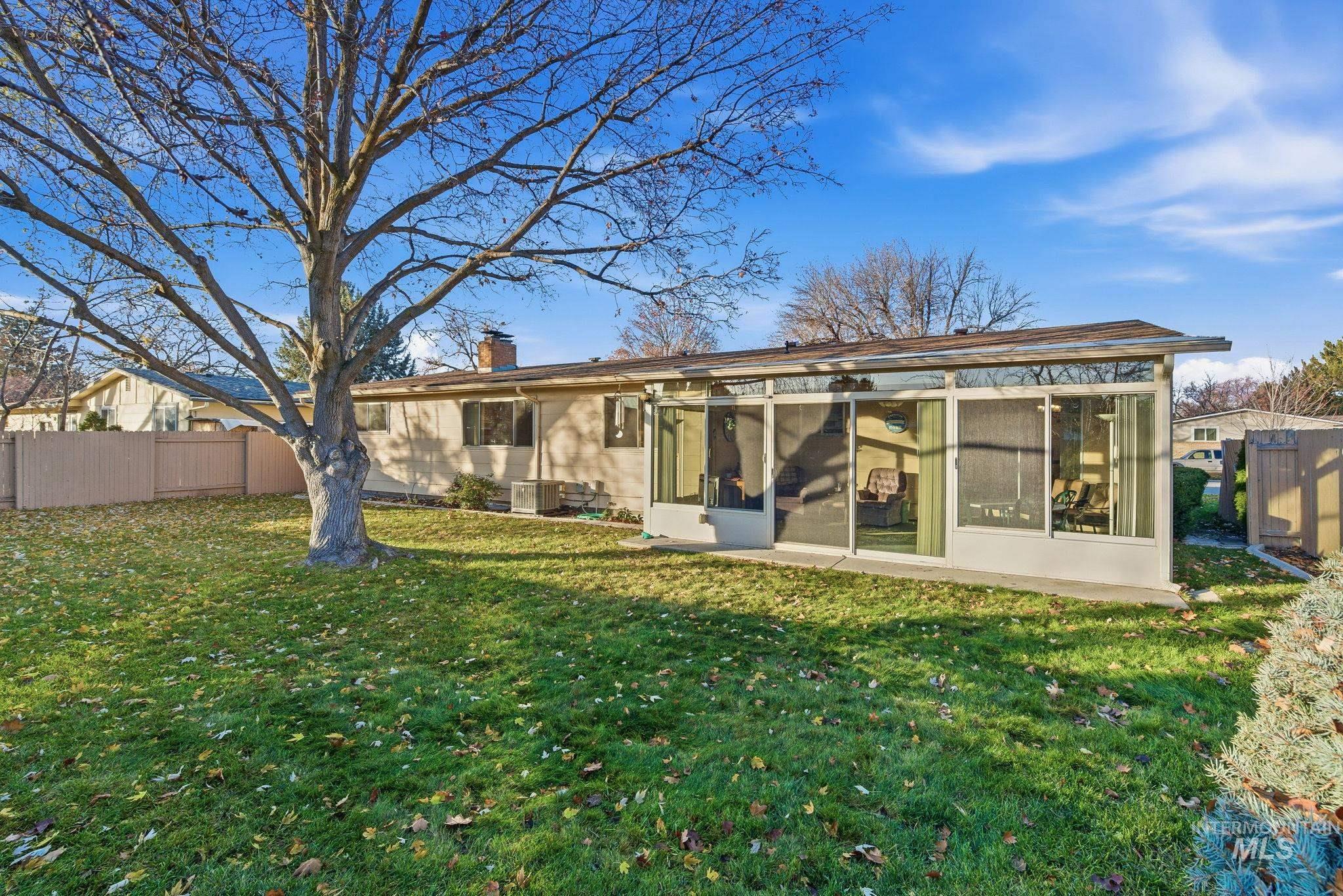 5621 W Centerbrook Dr