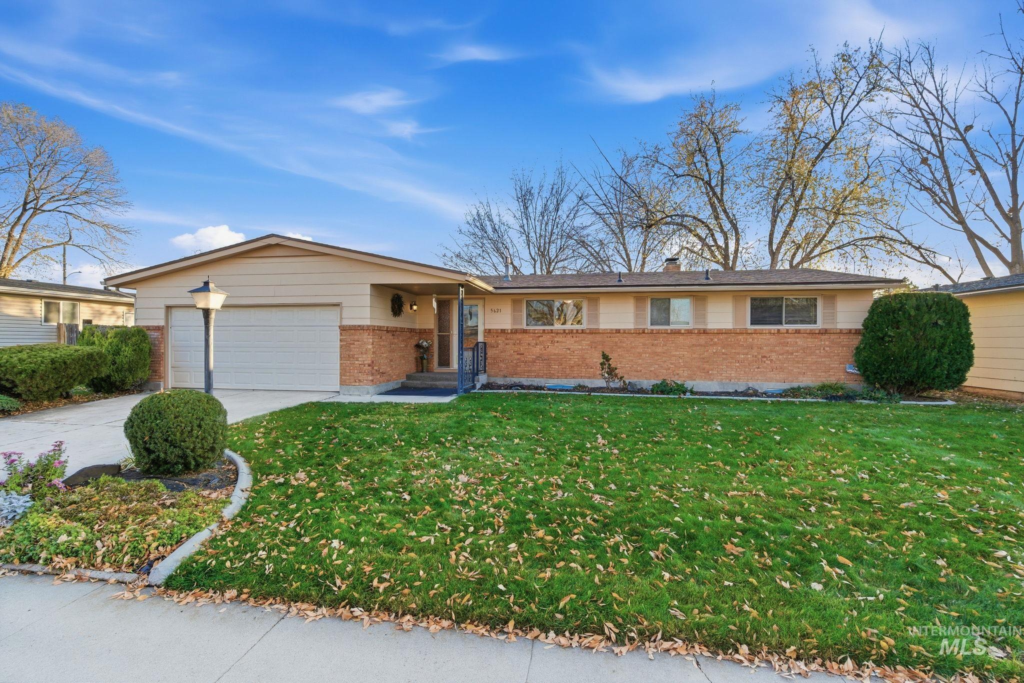 5621 W Centerbrook Dr