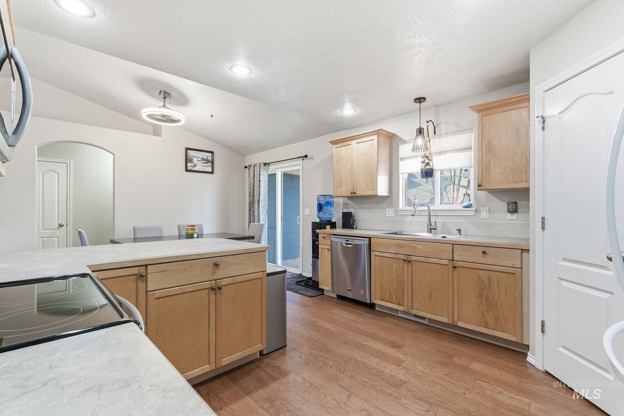 3125 N High Desert