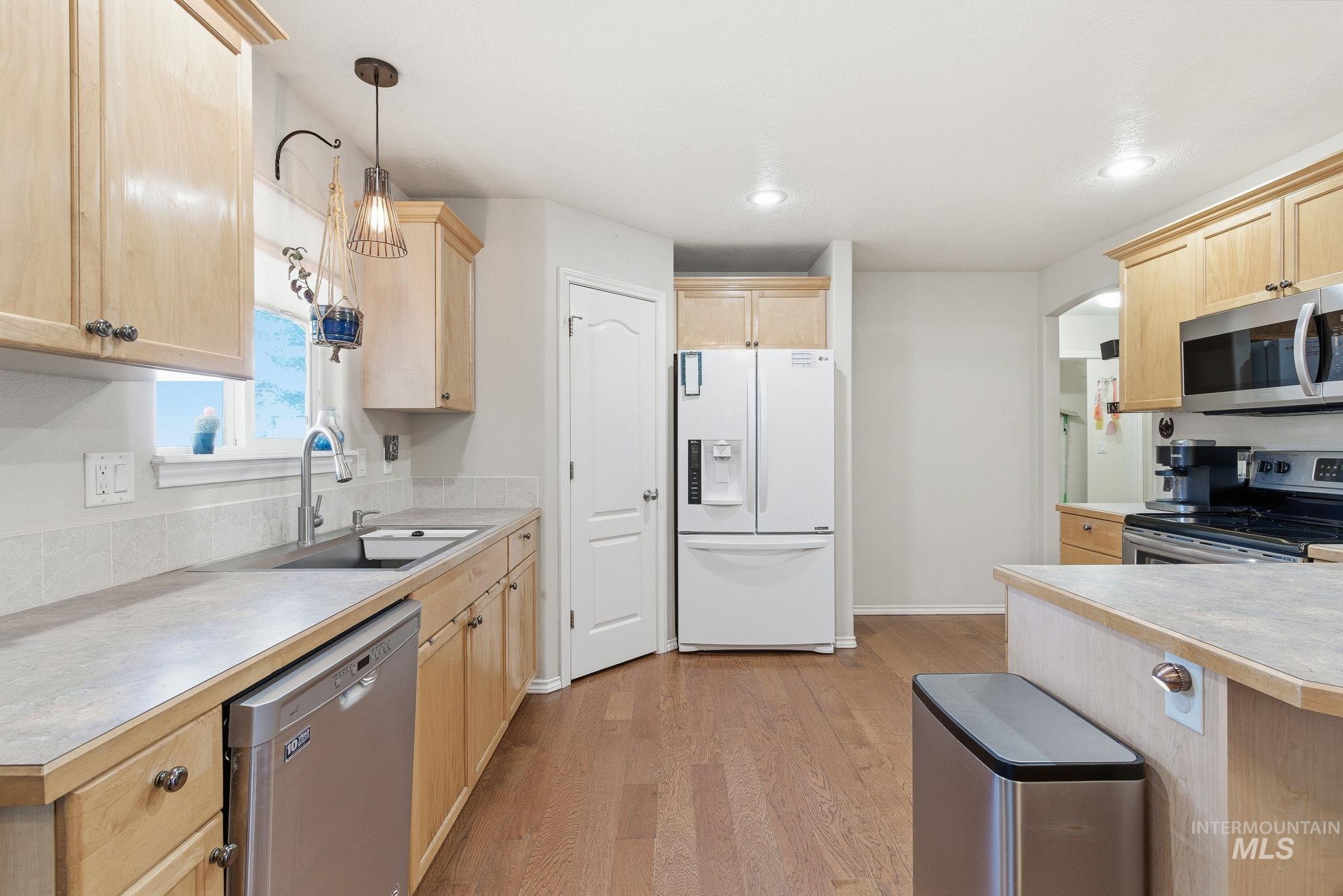 3125 N High Desert