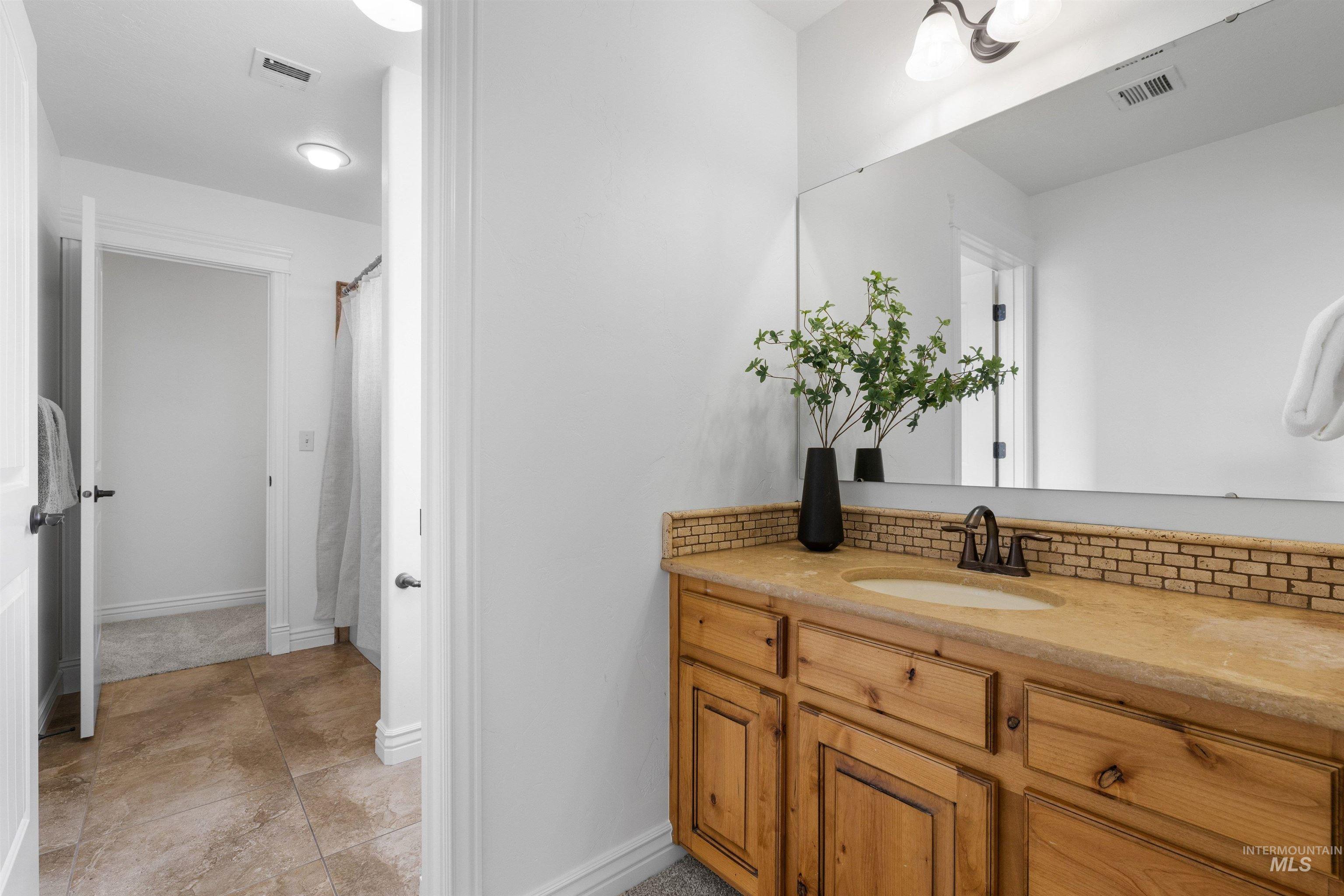 7534 N Misty Cove Avenue