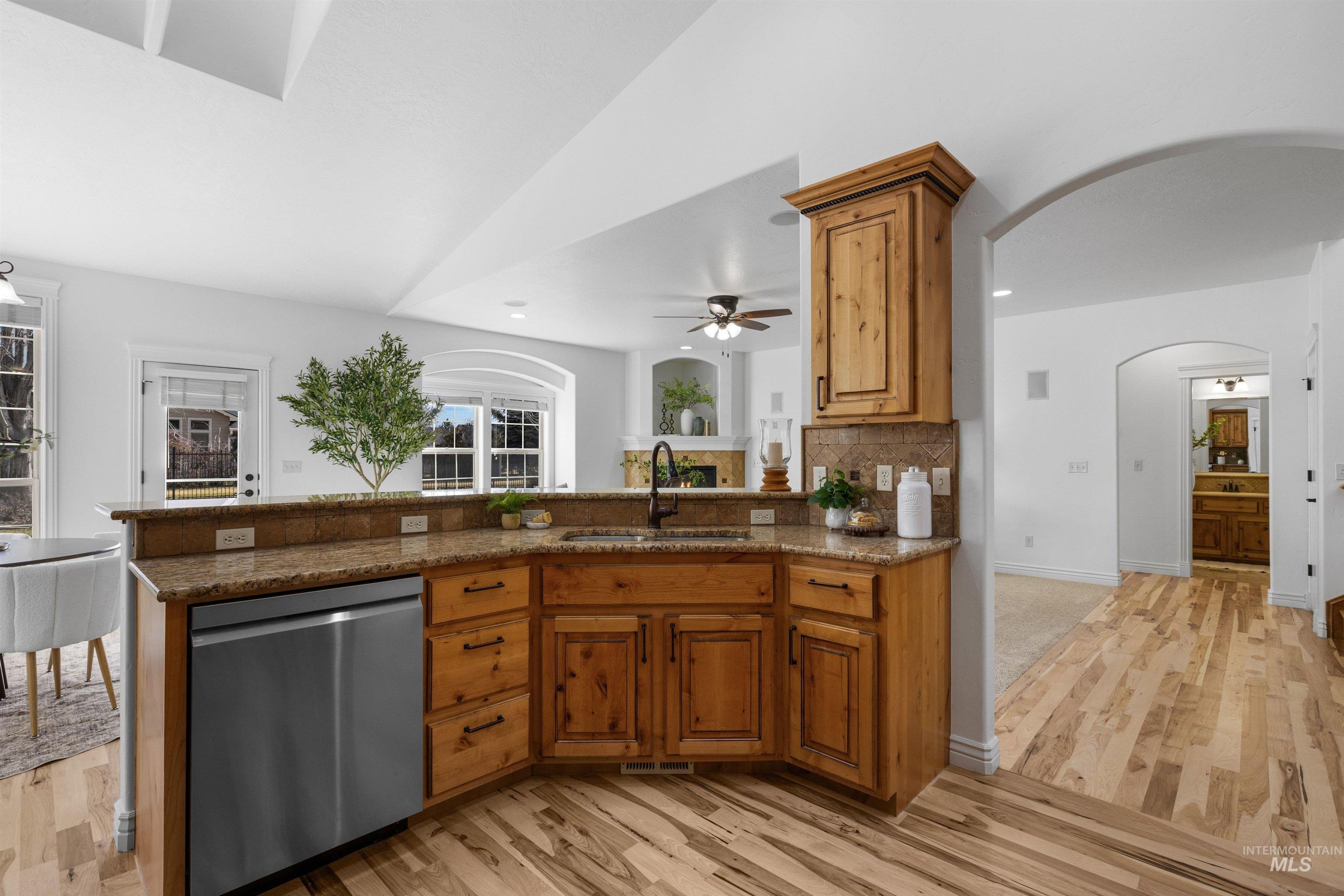 7534 N Misty Cove Avenue