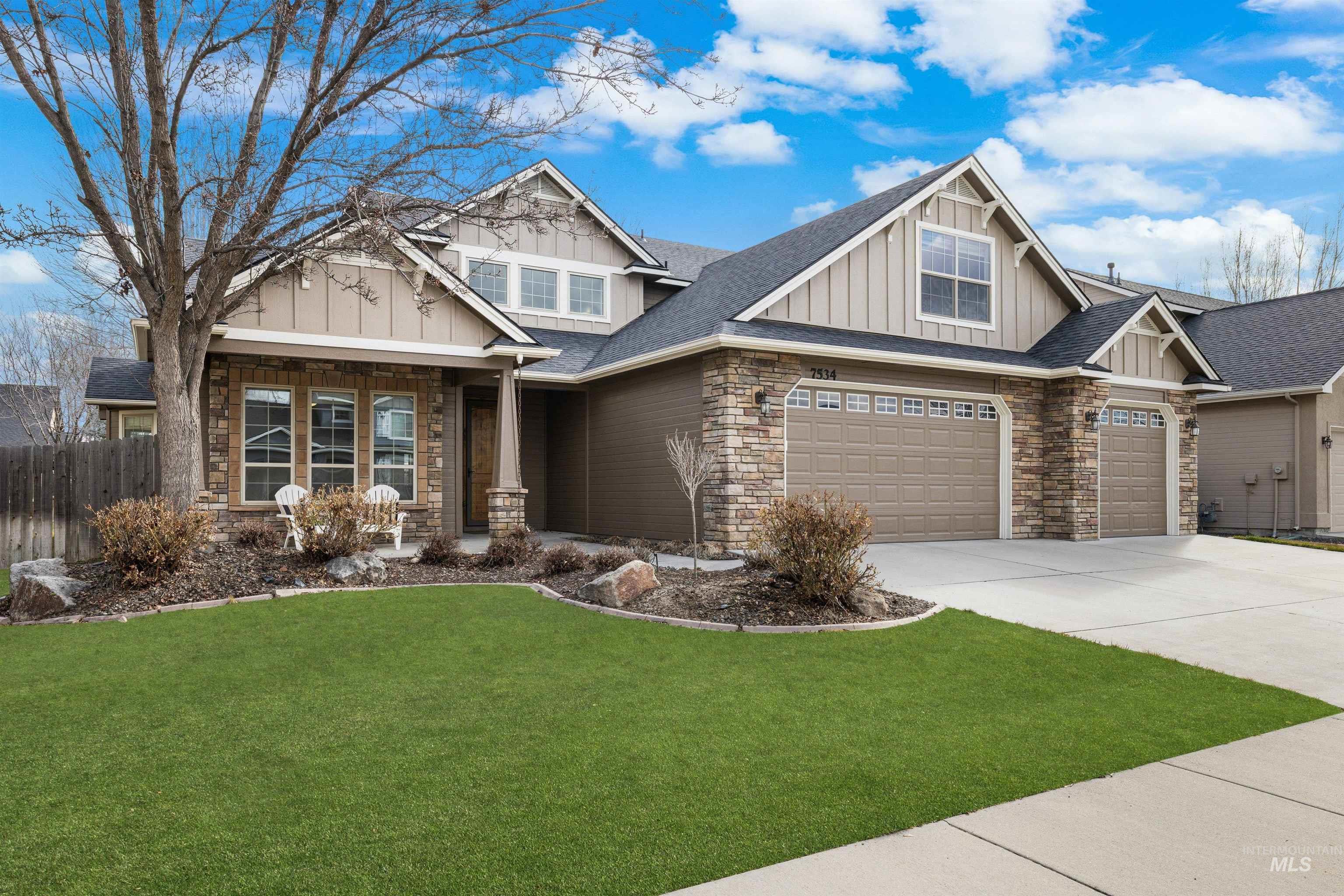 7534 N Misty Cove Avenue