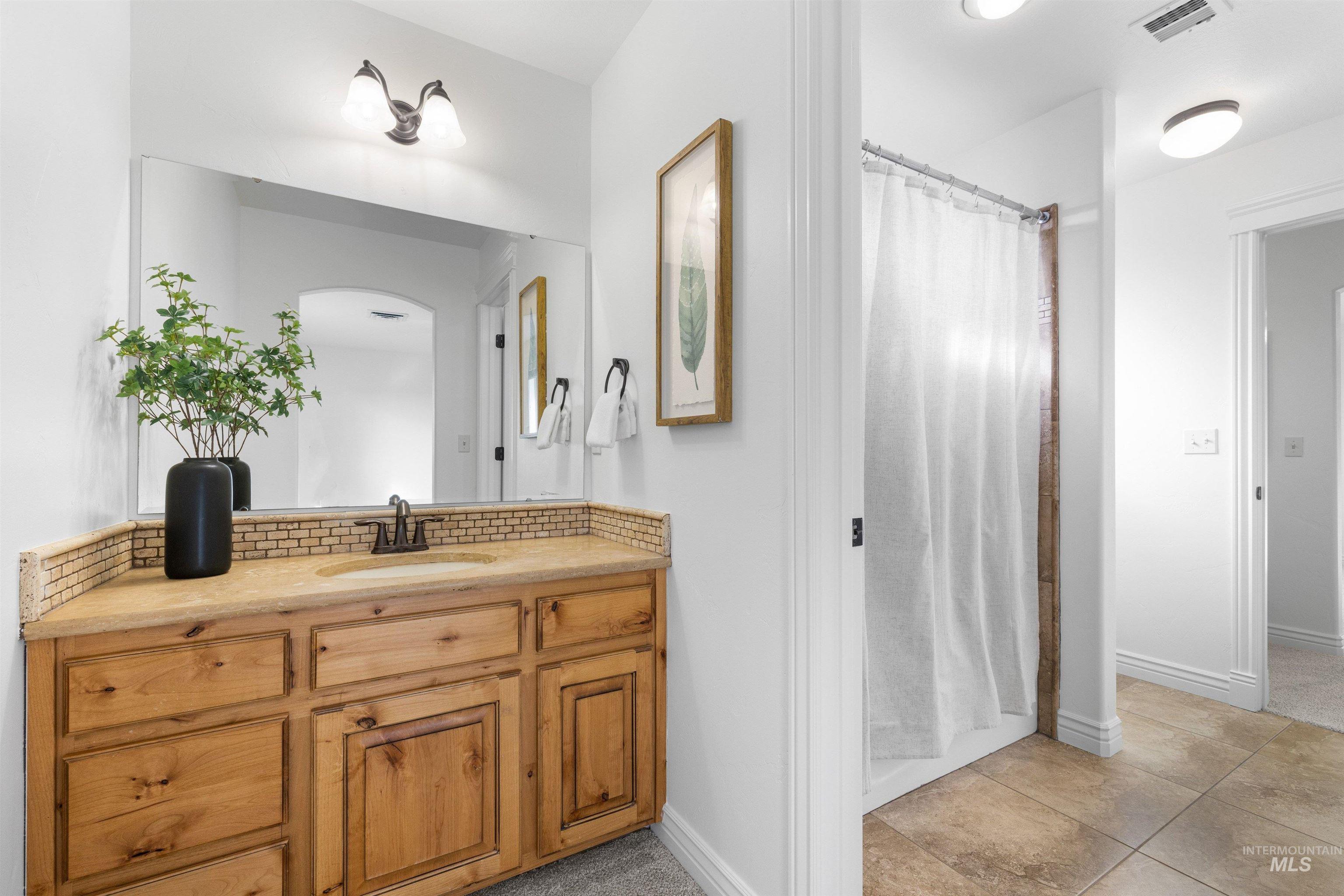 7534 N Misty Cove Avenue