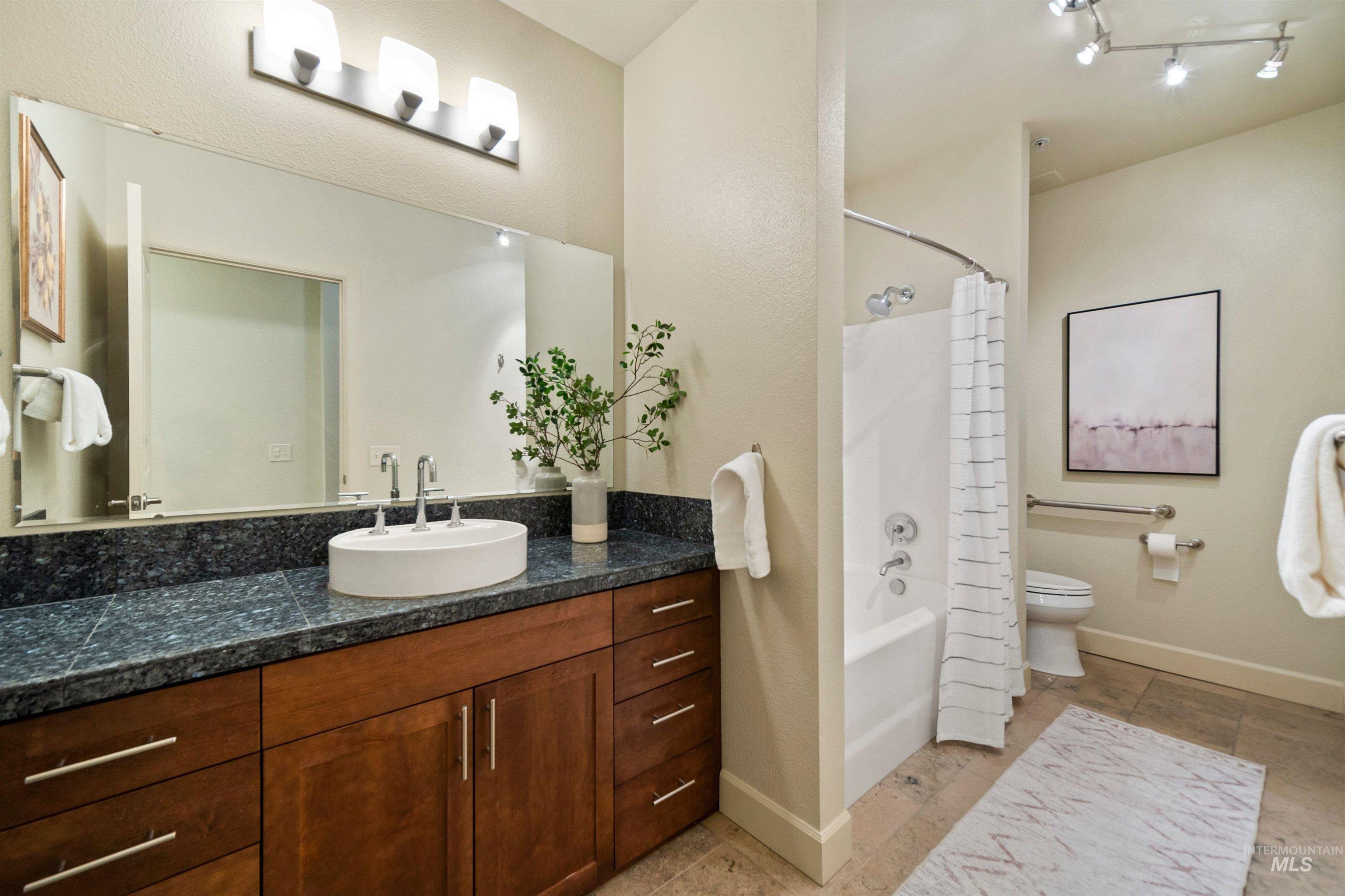 412 S 13th Street Unit: 415