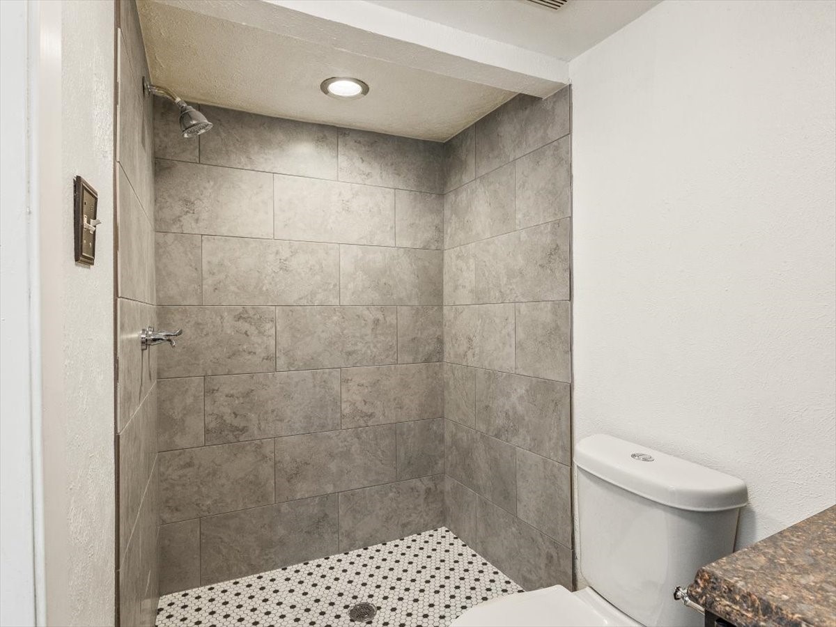 325 Meadowcreek Drive