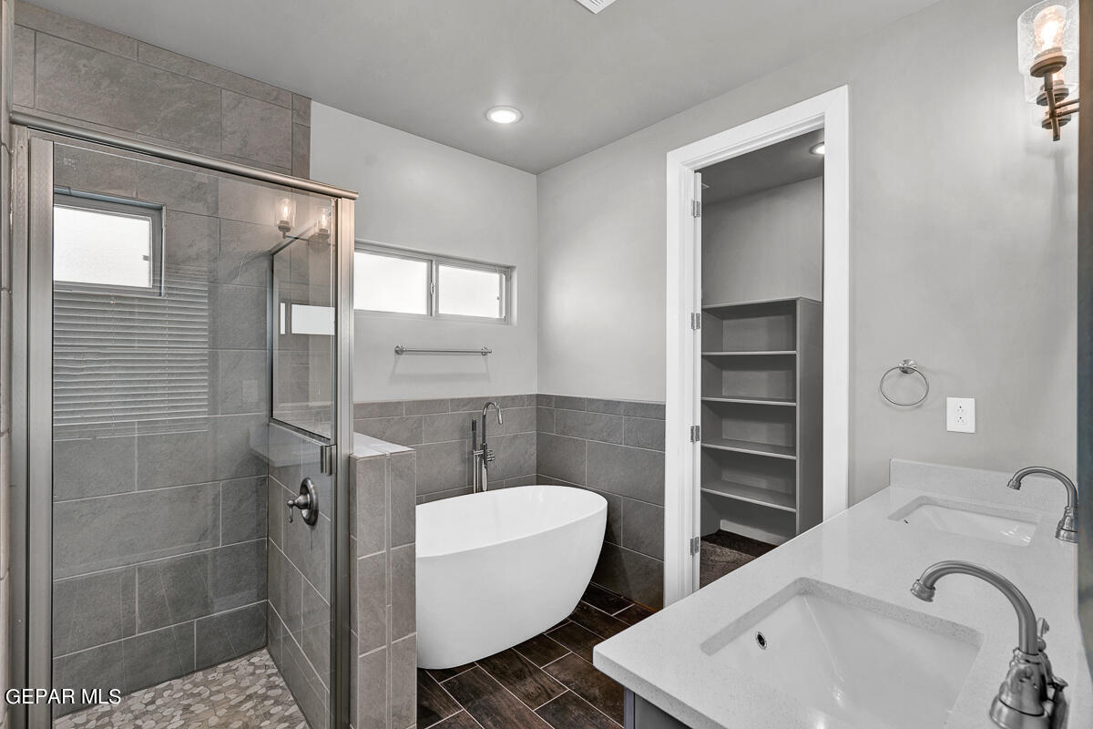 7317 Enchanted Point Drive