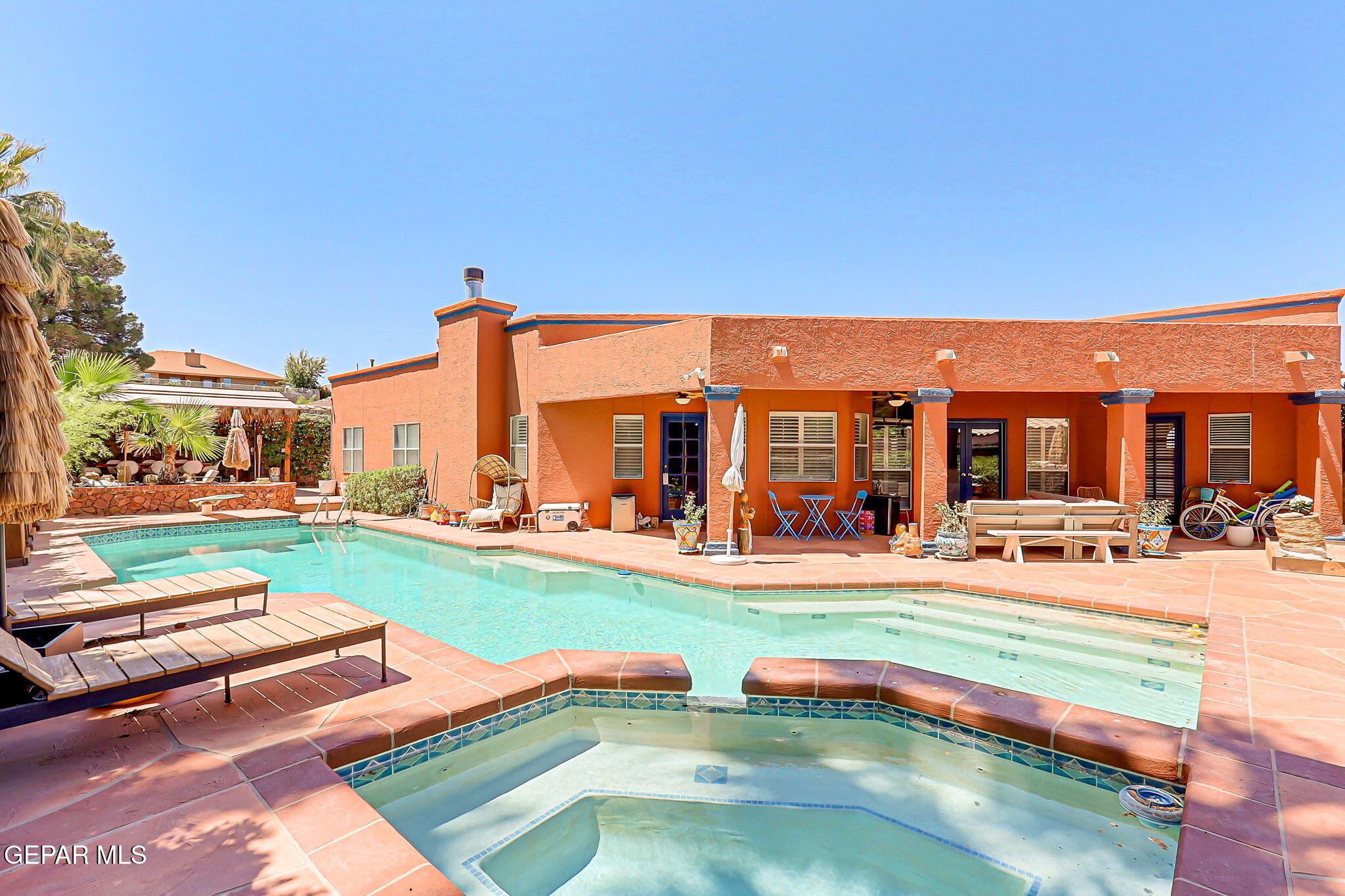 904 LAS PALMAS Way
