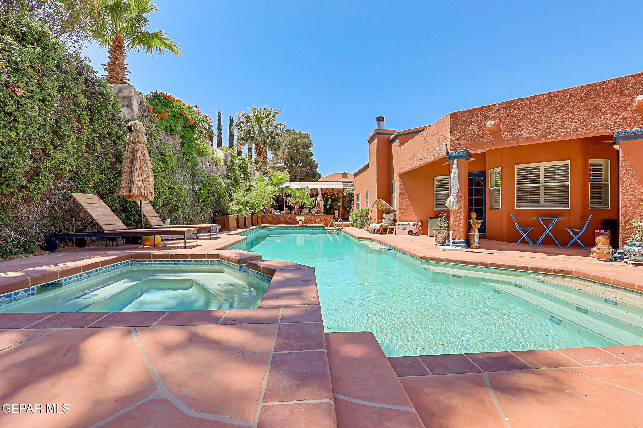 904 LAS PALMAS Way