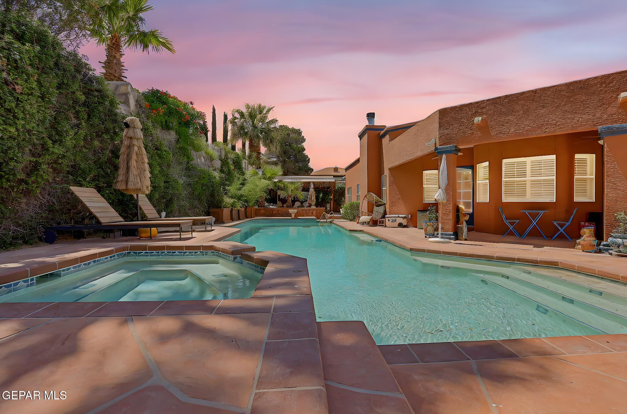 904 LAS PALMAS Way
