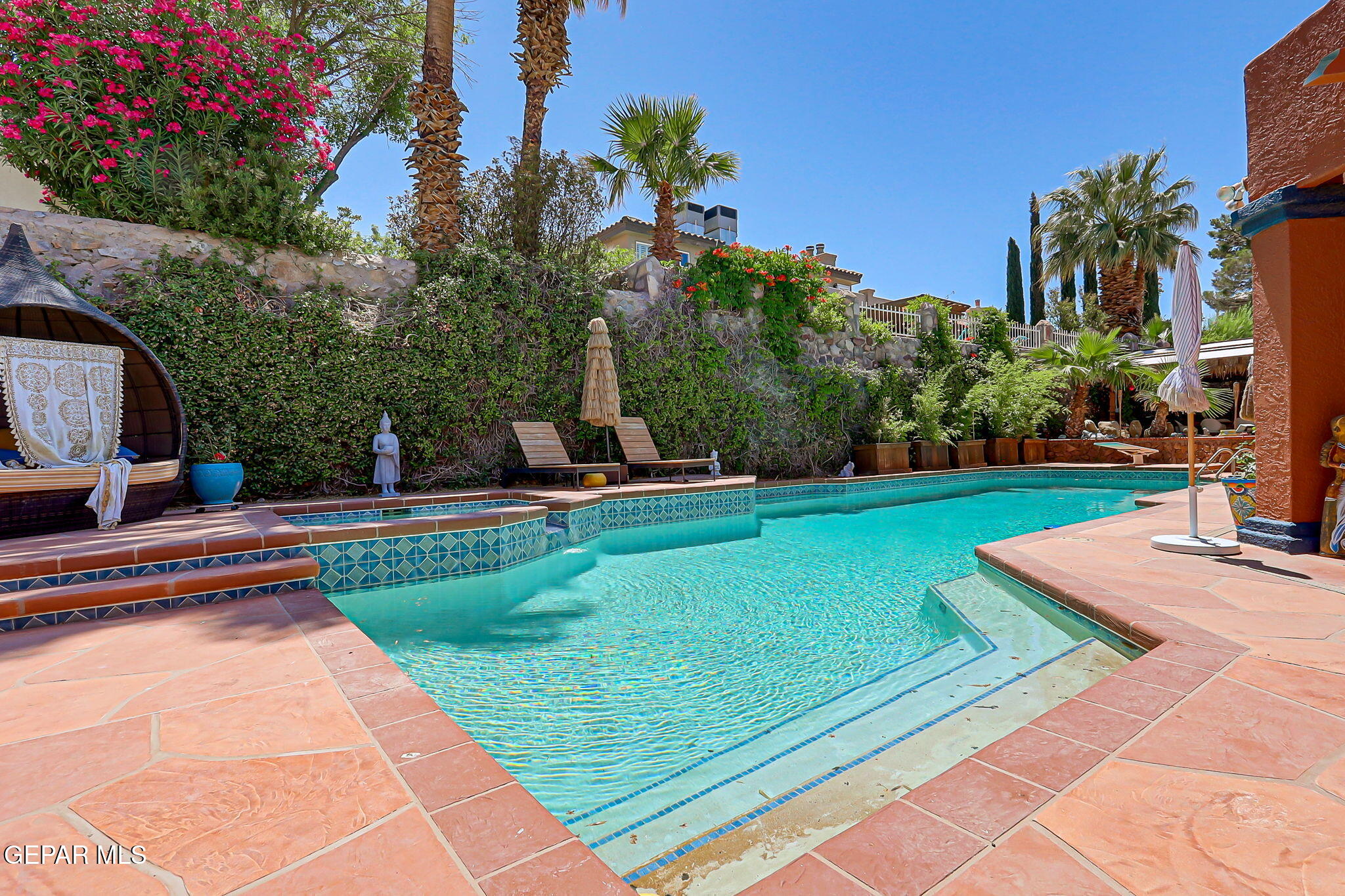 904 LAS PALMAS Way