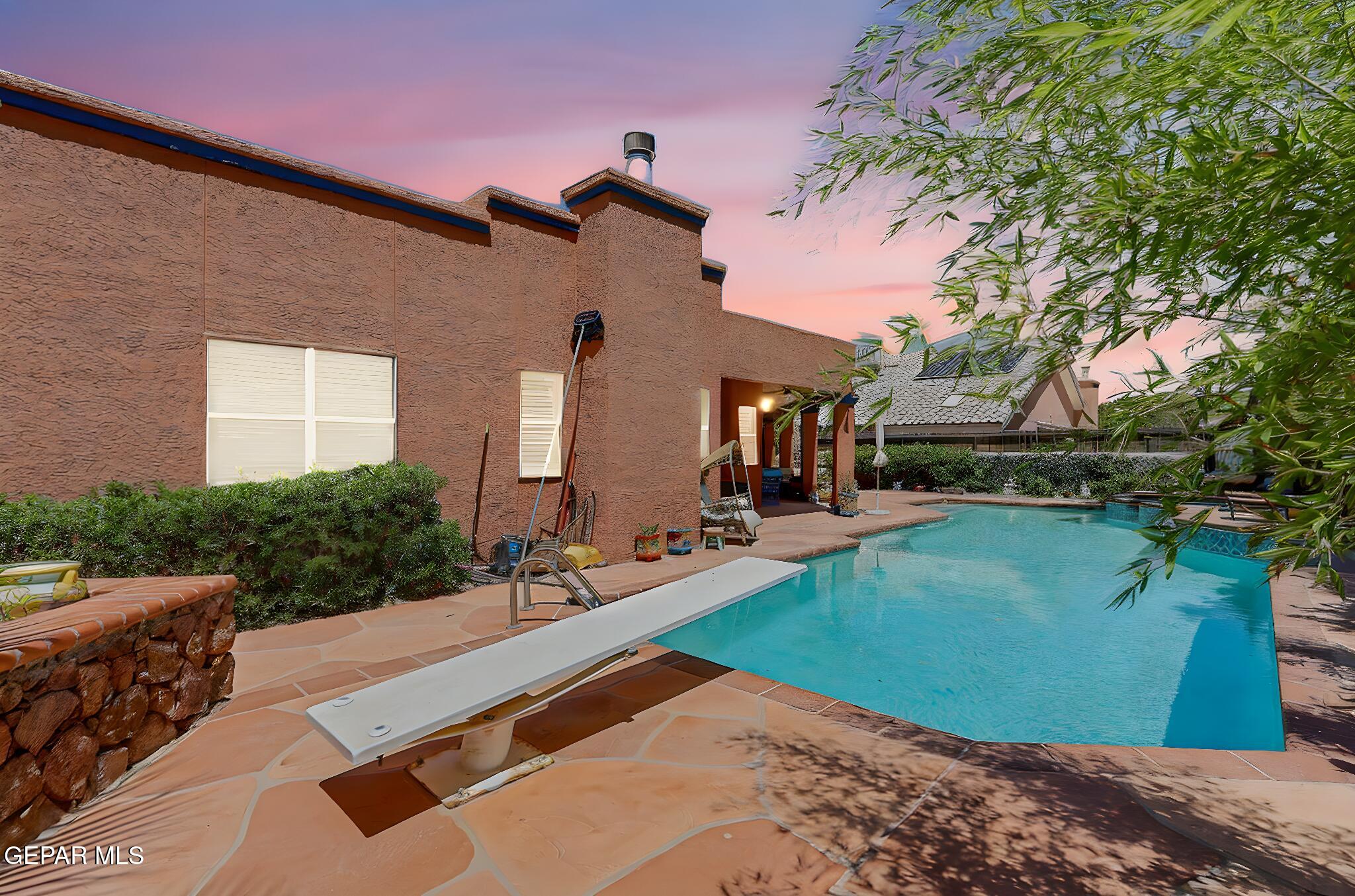 904 LAS PALMAS Way