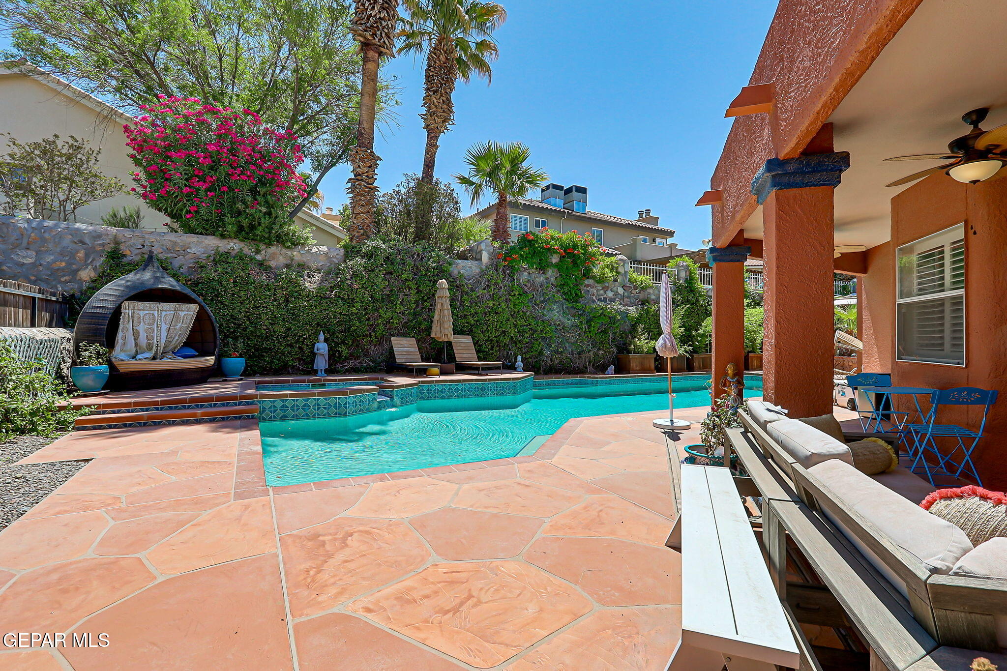 904 LAS PALMAS Way
