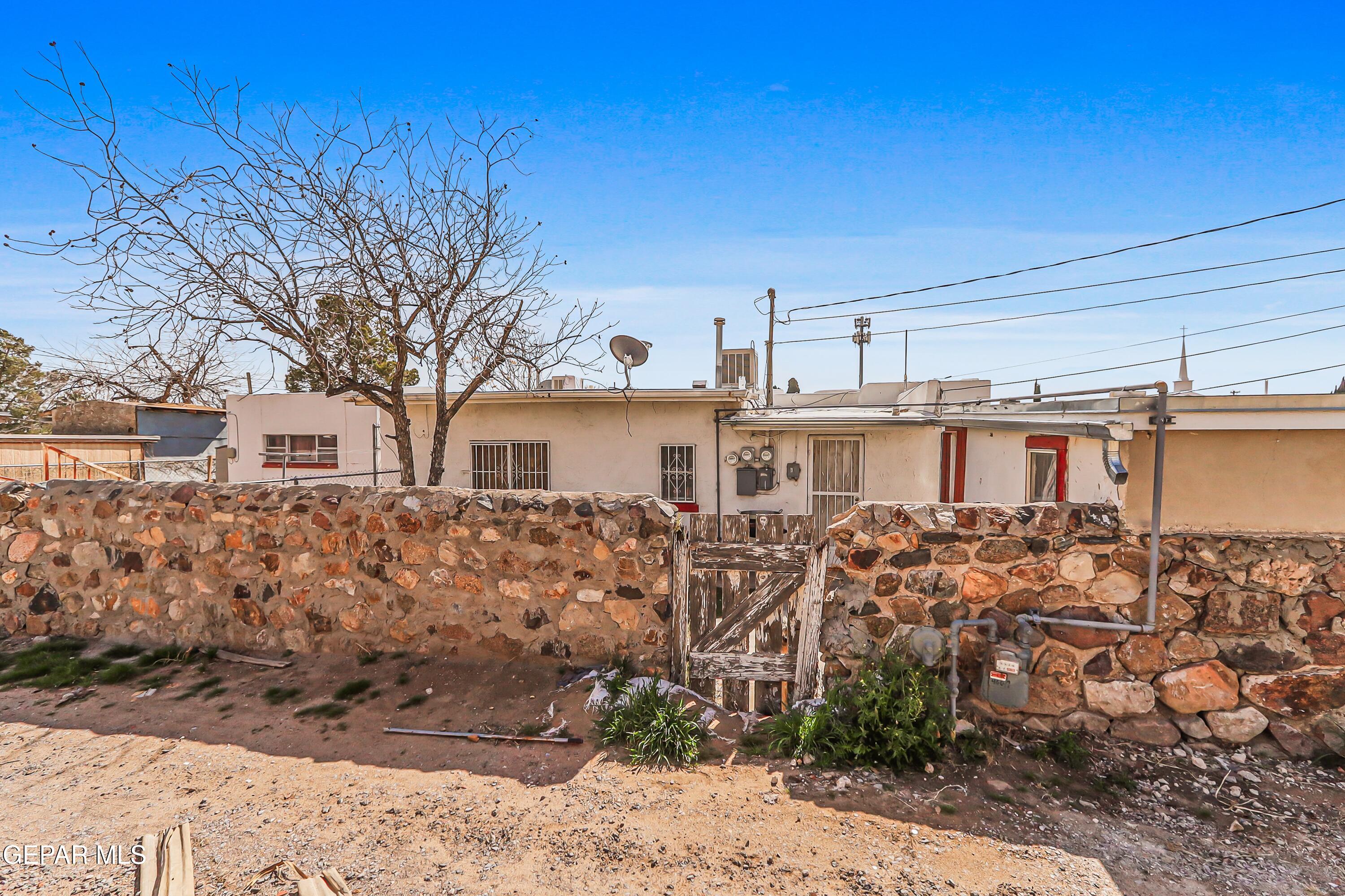 4609-4611 LA LUZ Avenue