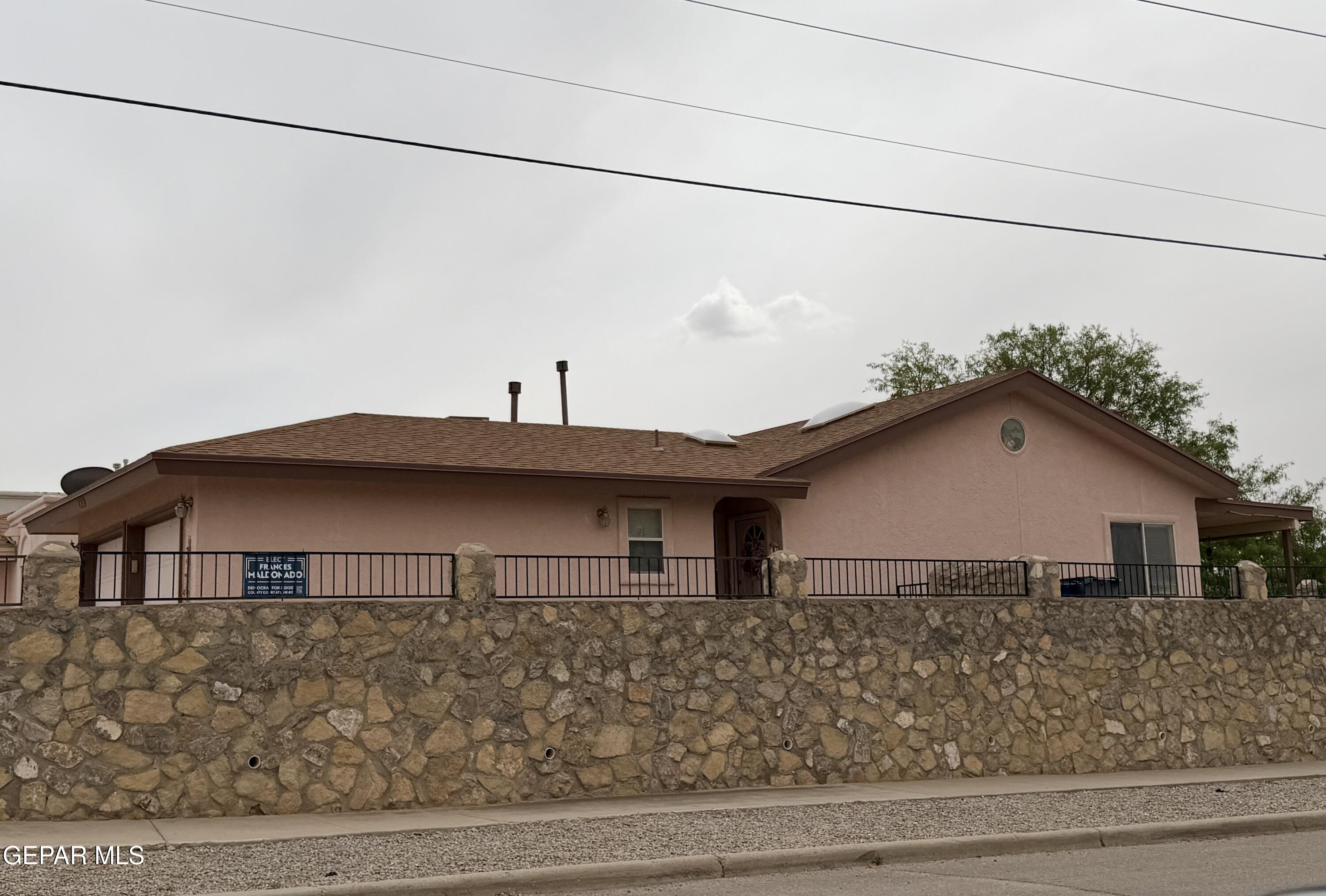 2219 KING JAMES Place