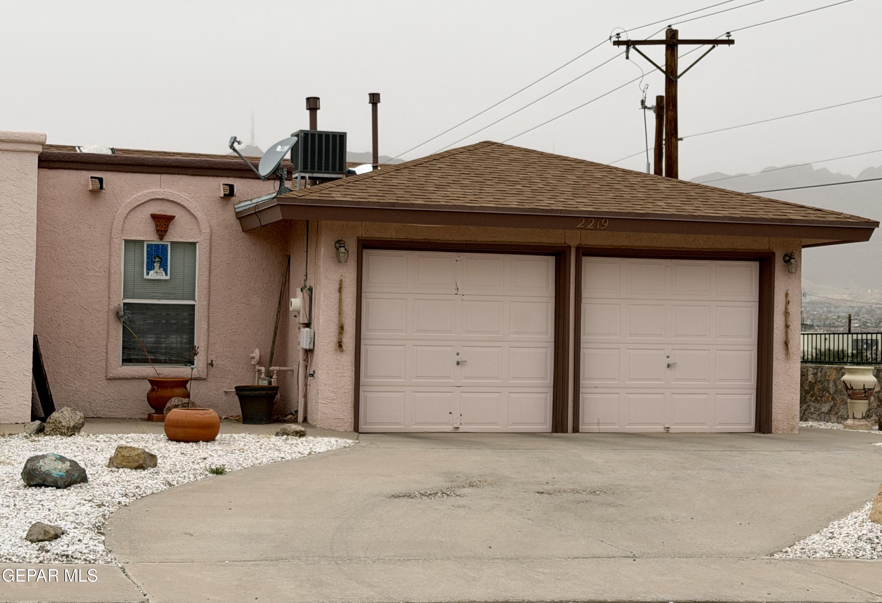 2219 KING JAMES Place