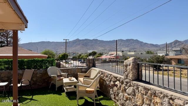 2219 KING JAMES Place