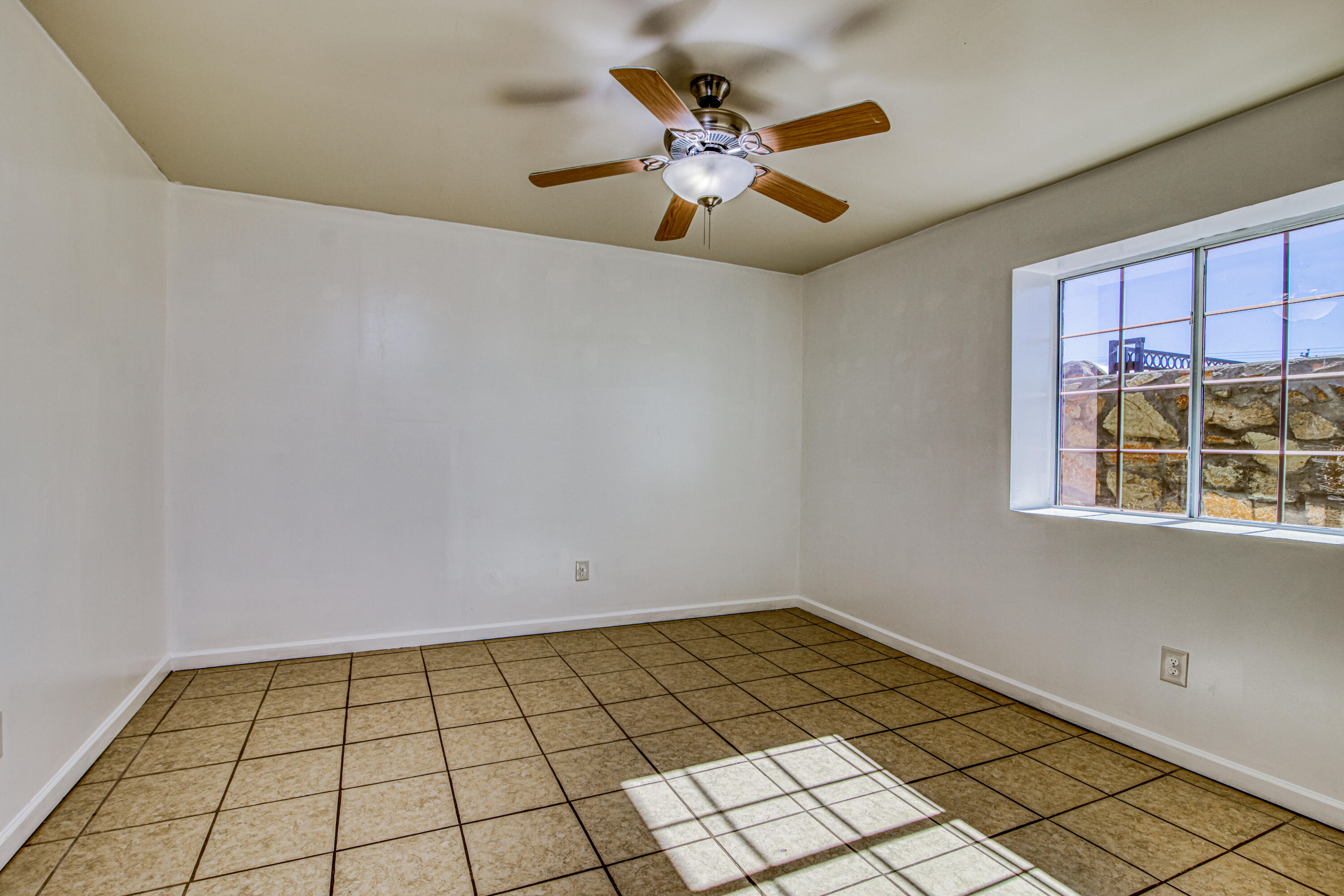 8613 Kingsway Drive