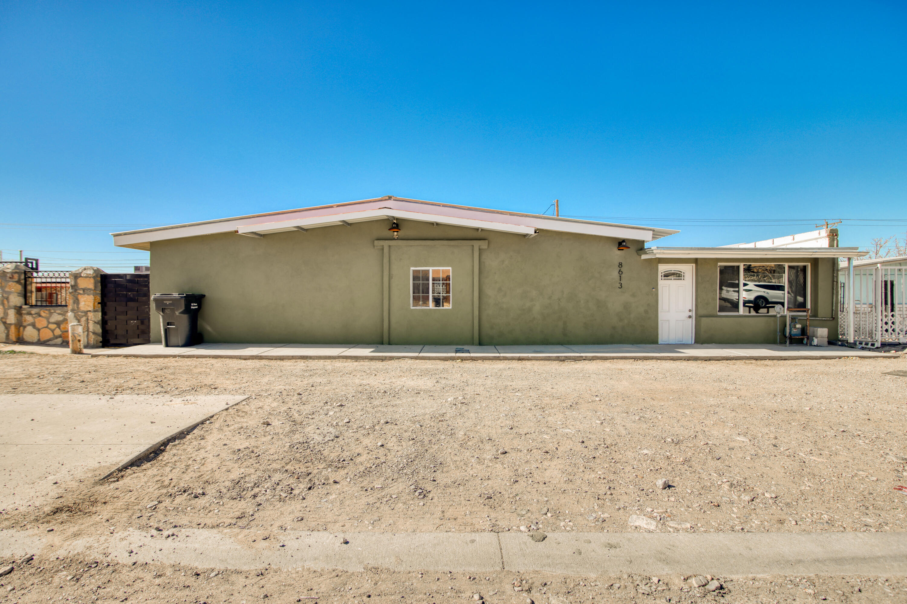 8613 Kingsway Drive