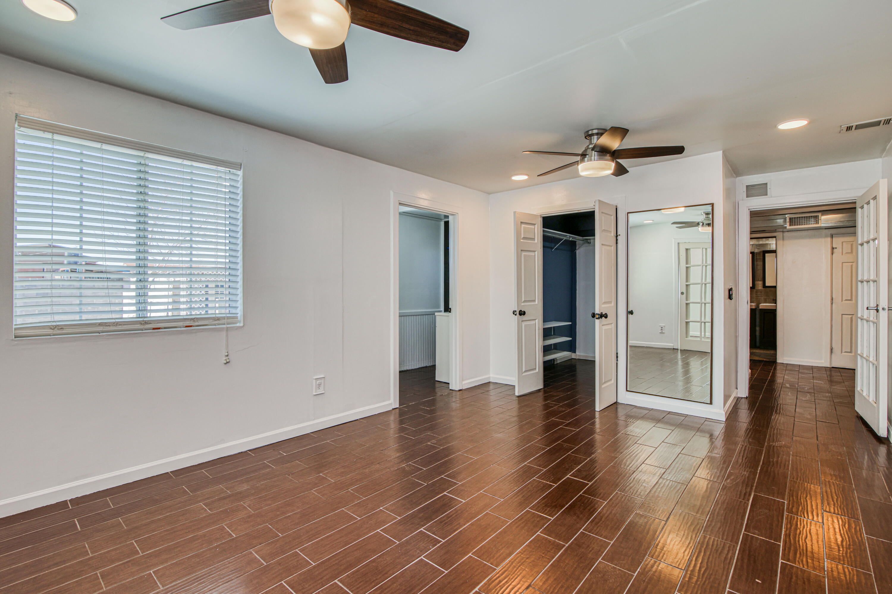 8613 Kingsway Drive