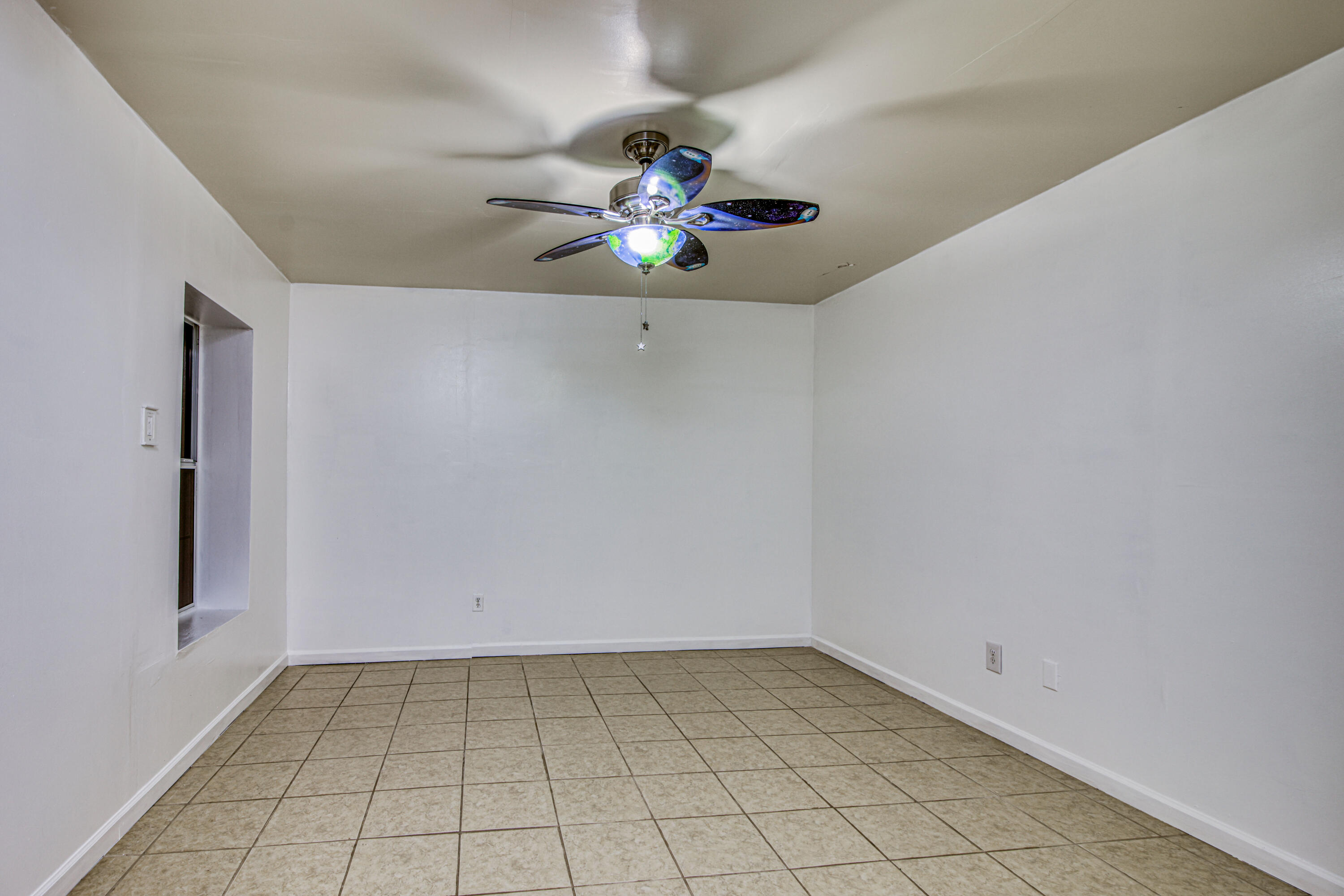 8613 Kingsway Drive