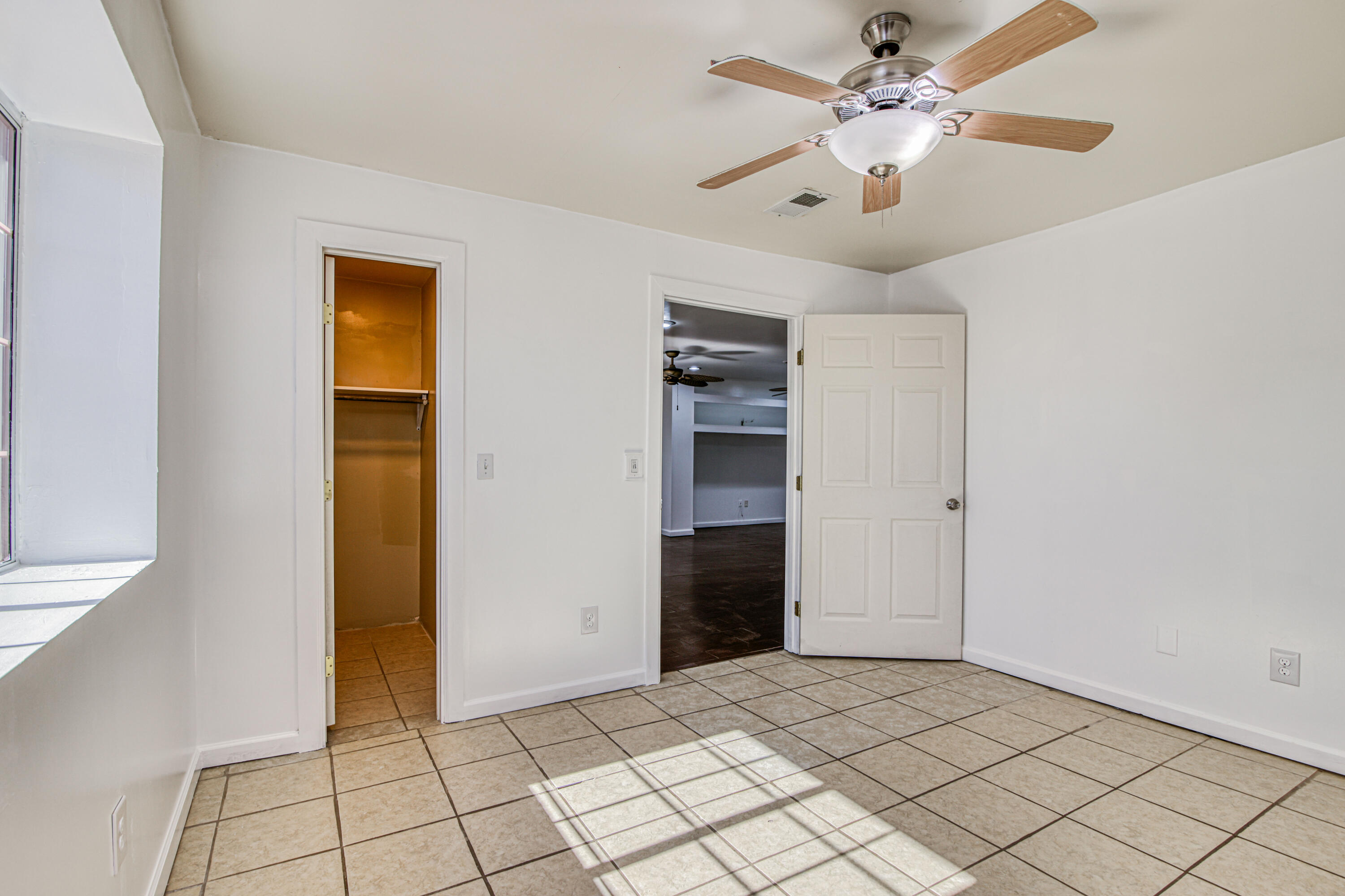 8613 Kingsway Drive