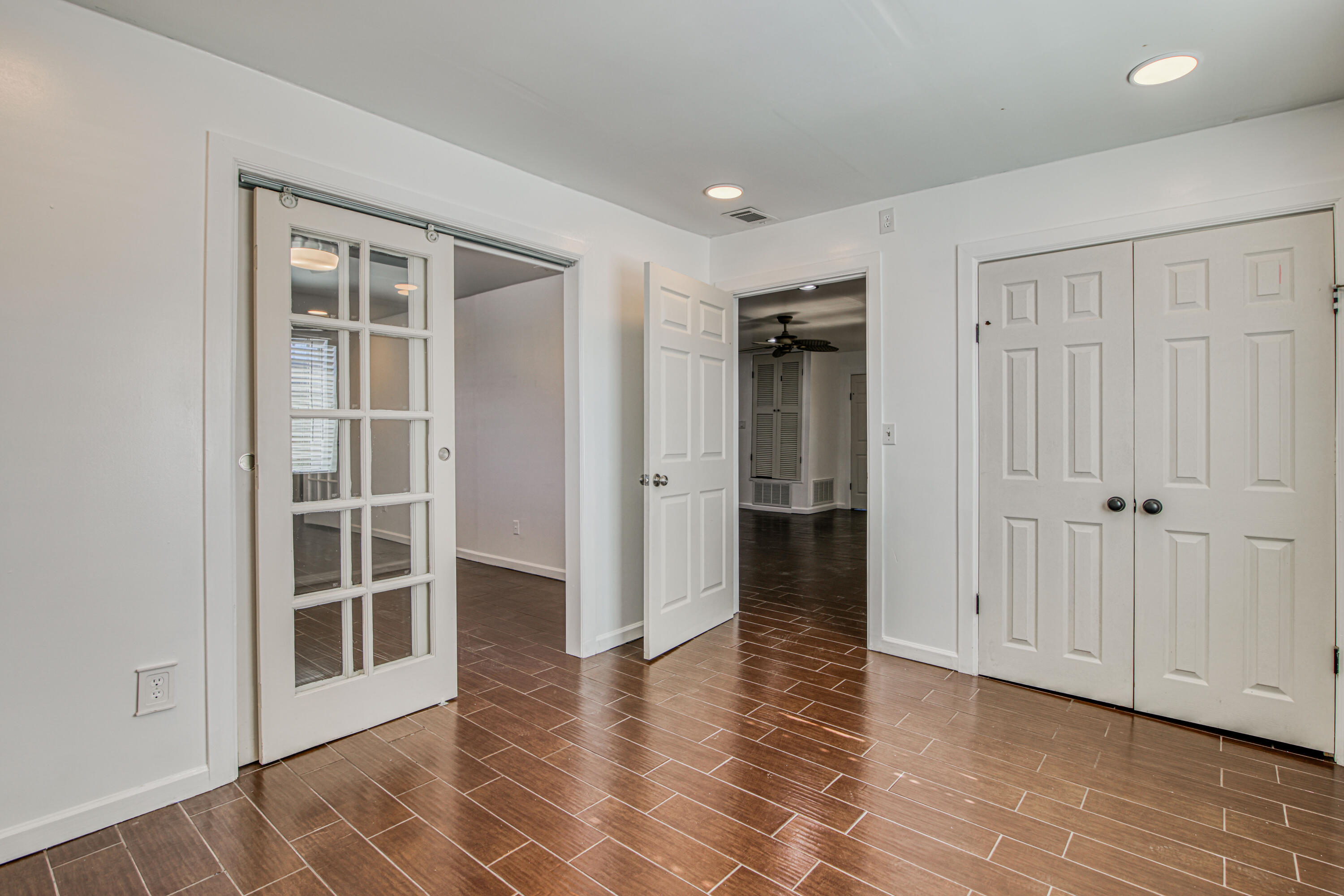 8613 Kingsway Drive