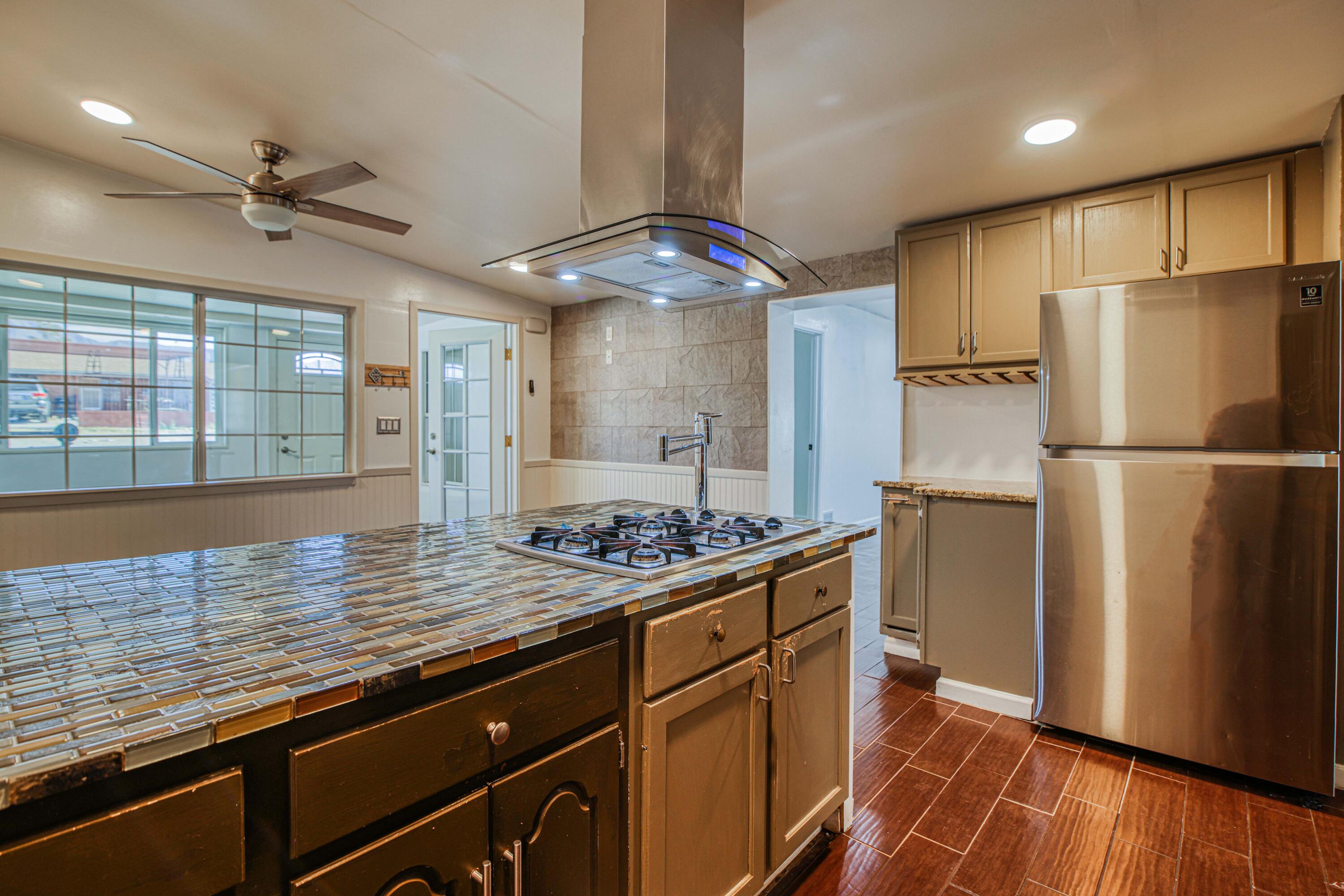 8613 Kingsway Drive