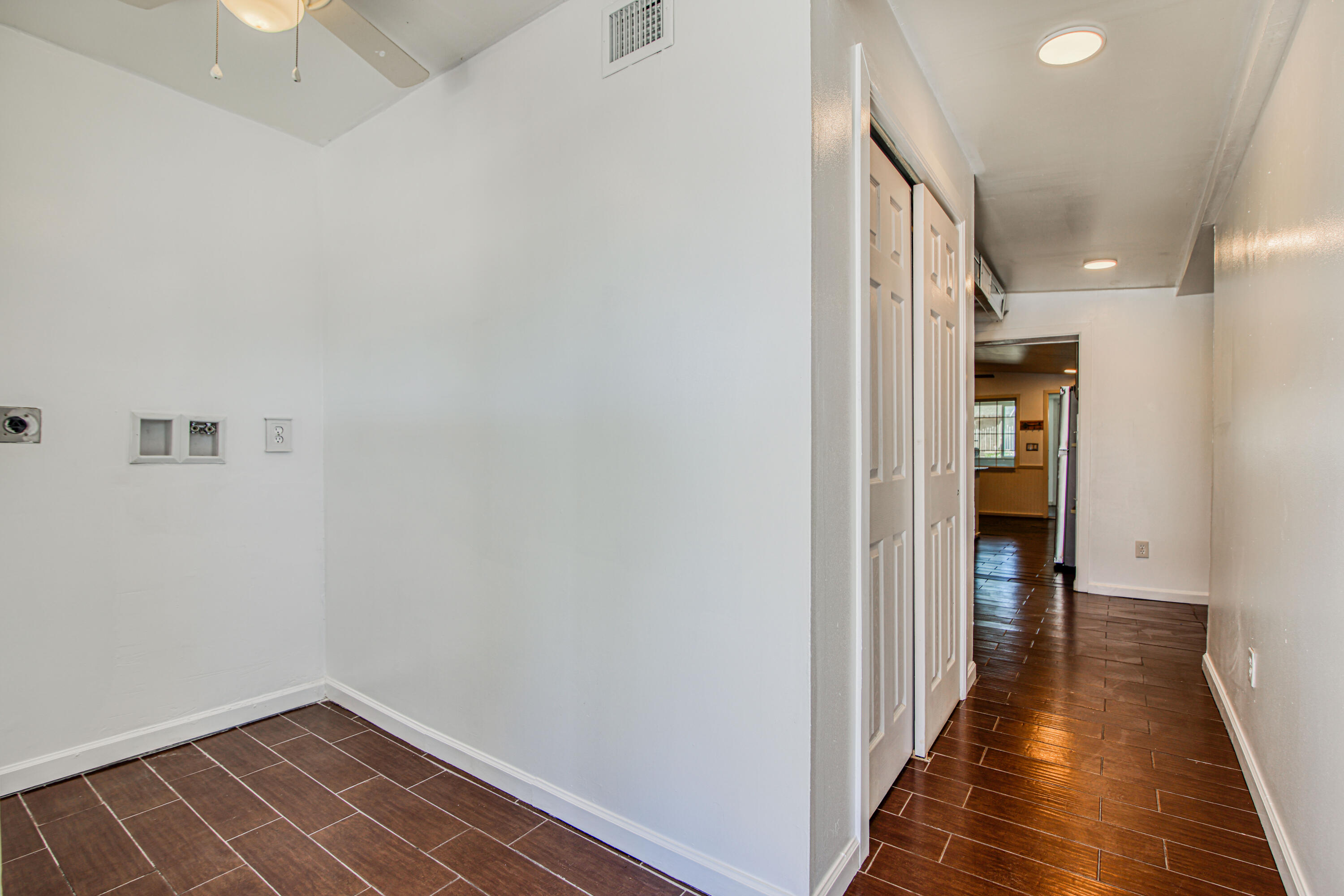 8613 Kingsway Drive