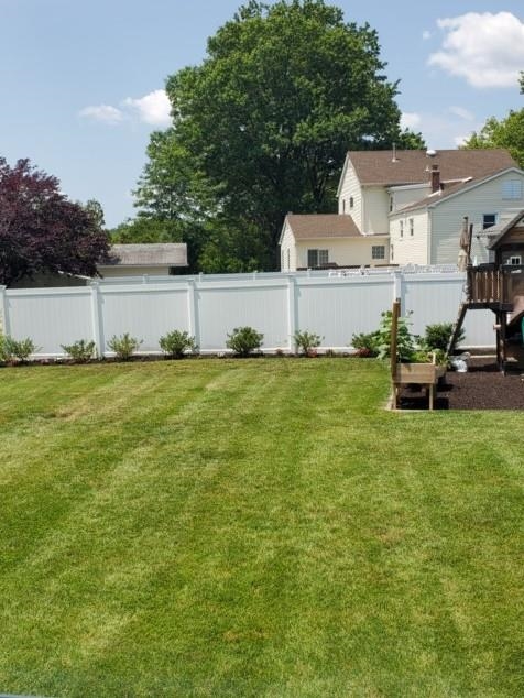 339 ELLEN PL