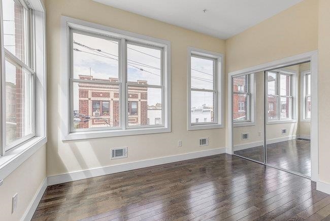 542 29TH ST Unit: 3