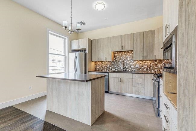 542 29TH ST Unit: 3