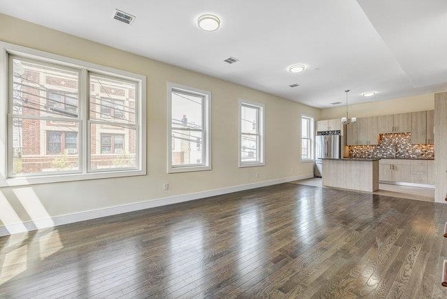 542 29TH ST Unit: 3