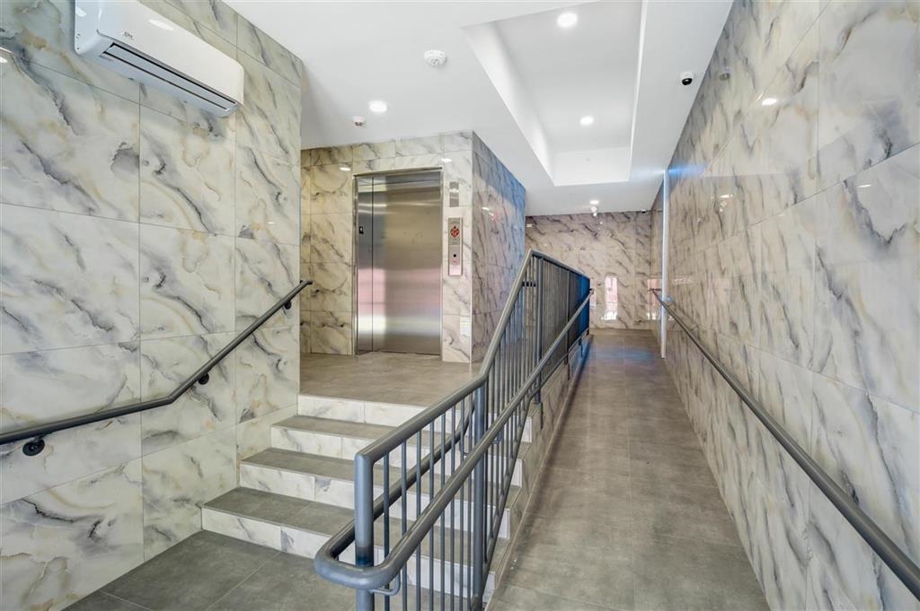 545 39TH ST Unit: 305