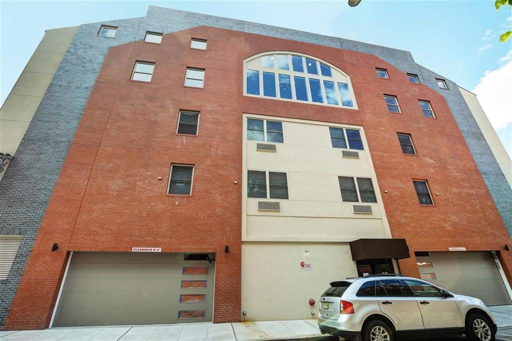 545 39TH ST Unit: 305