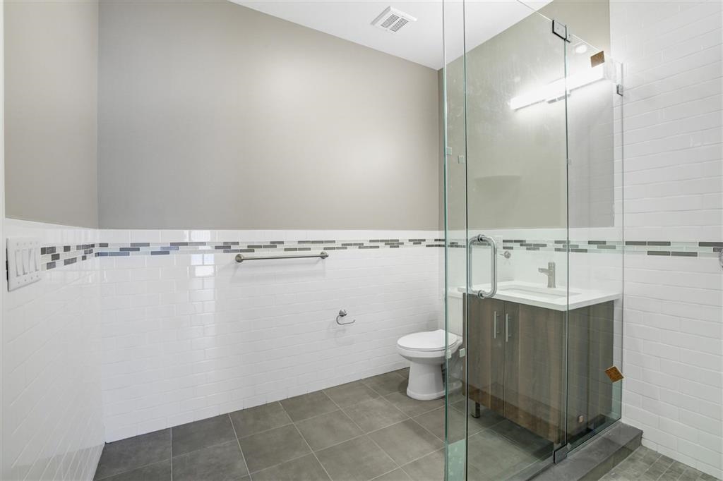 545 39TH ST Unit: 305