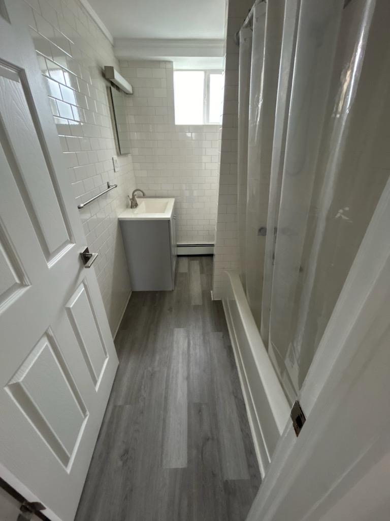 250 CORABELLE AVE Unit: 1