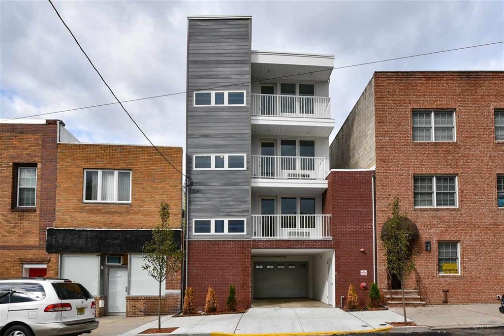 6105 PARK AVE Unit: 3