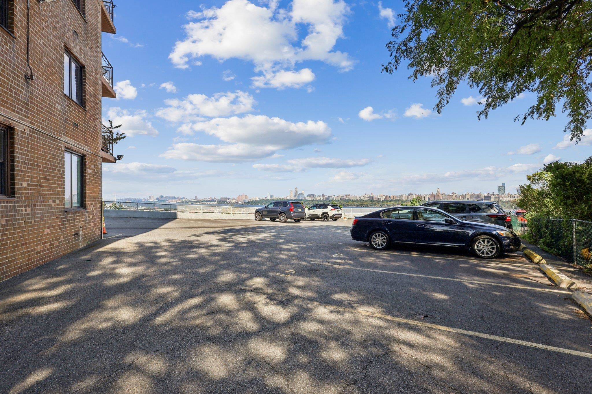 8800 BLVD EAST Unit: 4J