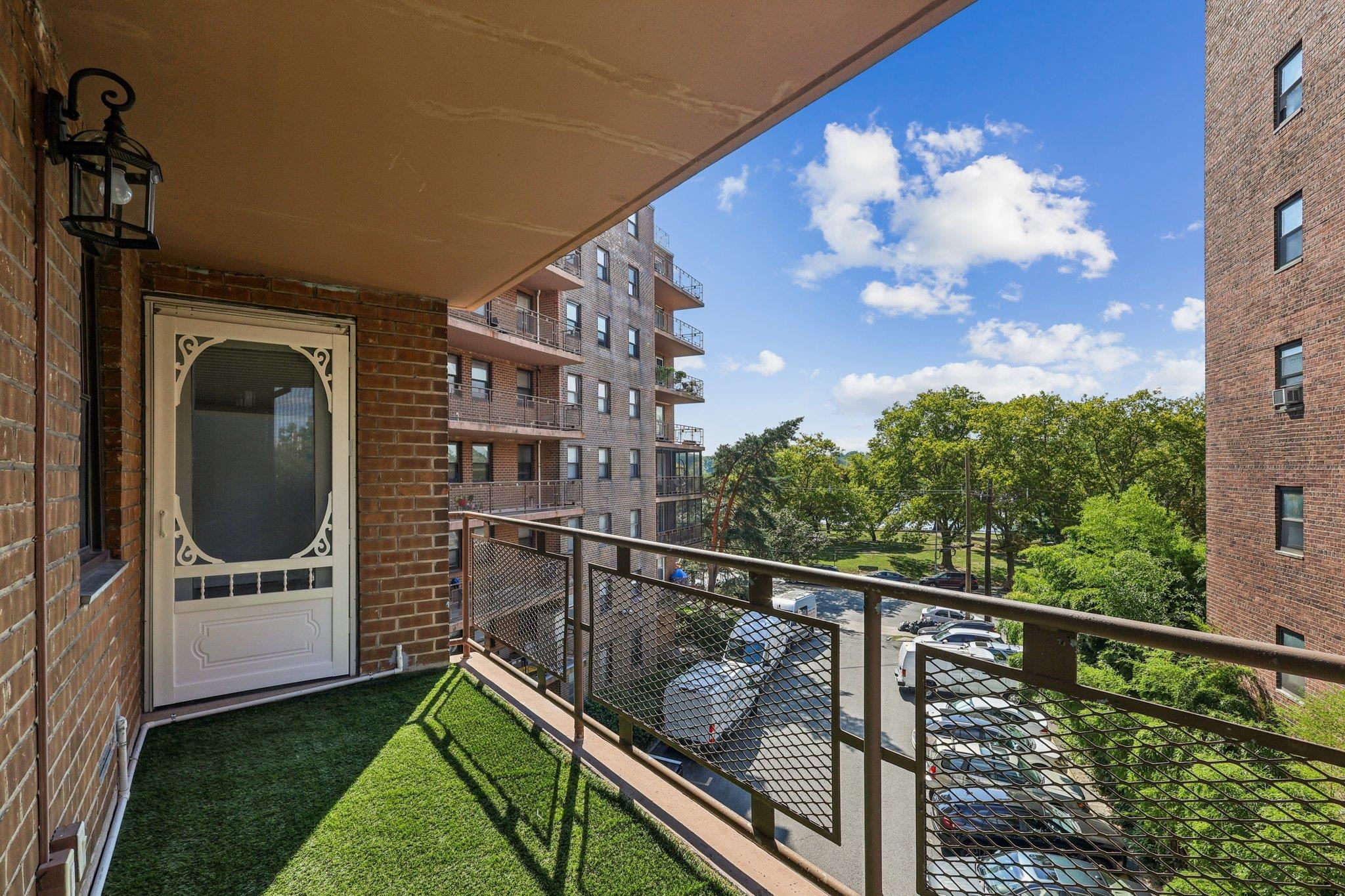 8800 BLVD EAST Unit: 4J